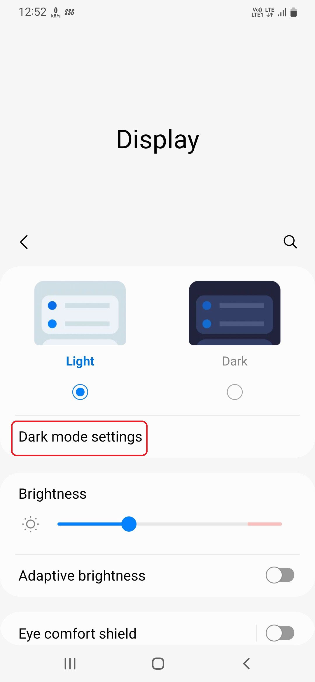/pt/images/Dark-mode-settings-option-in-the-display-settings.jpg