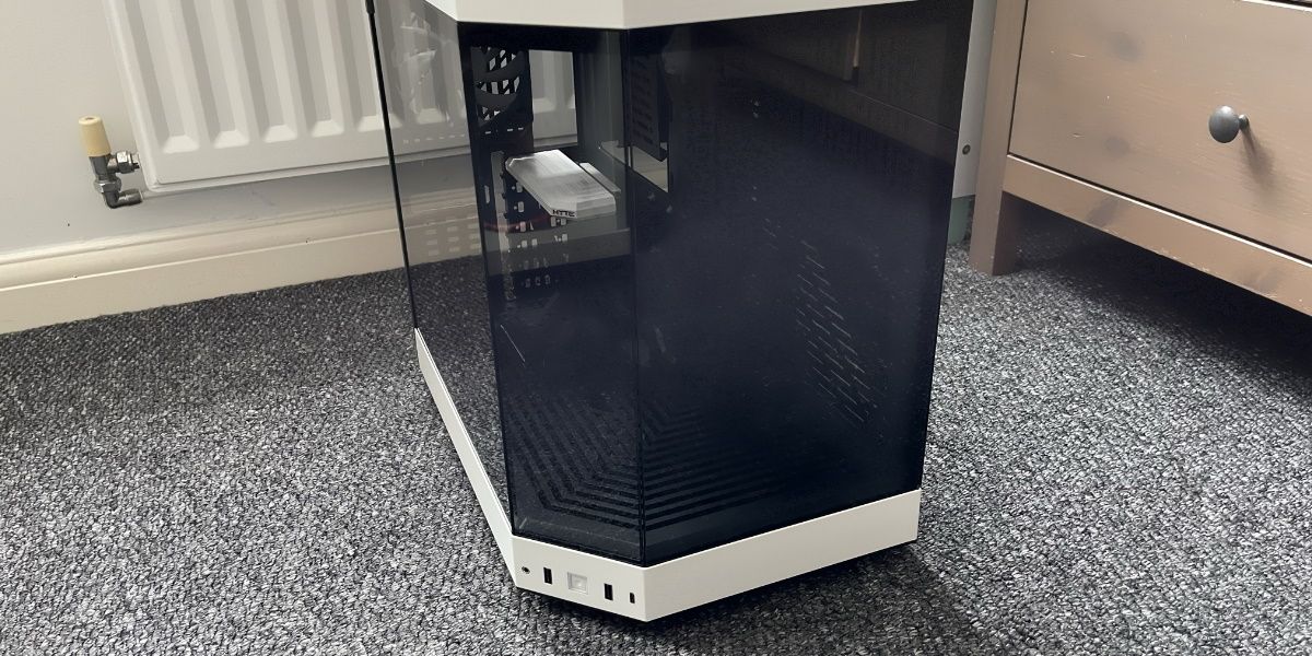 /pt/images/HYTE-Y60-case-front.jpg