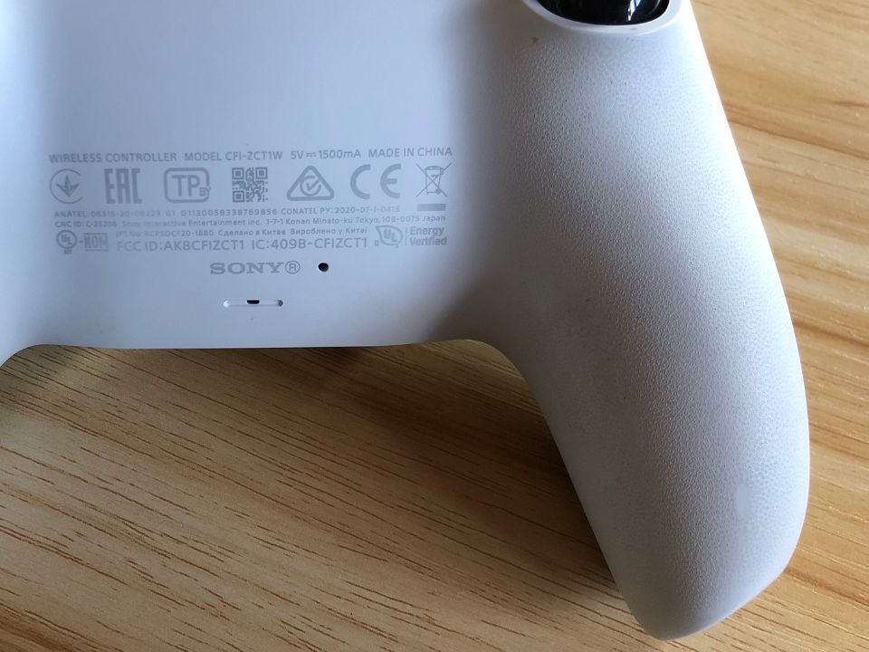 /pt/images/How-to-clean-dualsense-before.jpg