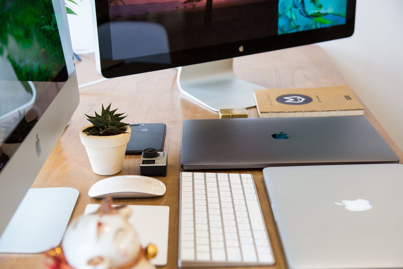 /pt/images/M1-Macbook-Screens-Cracks-Worktable.jpg