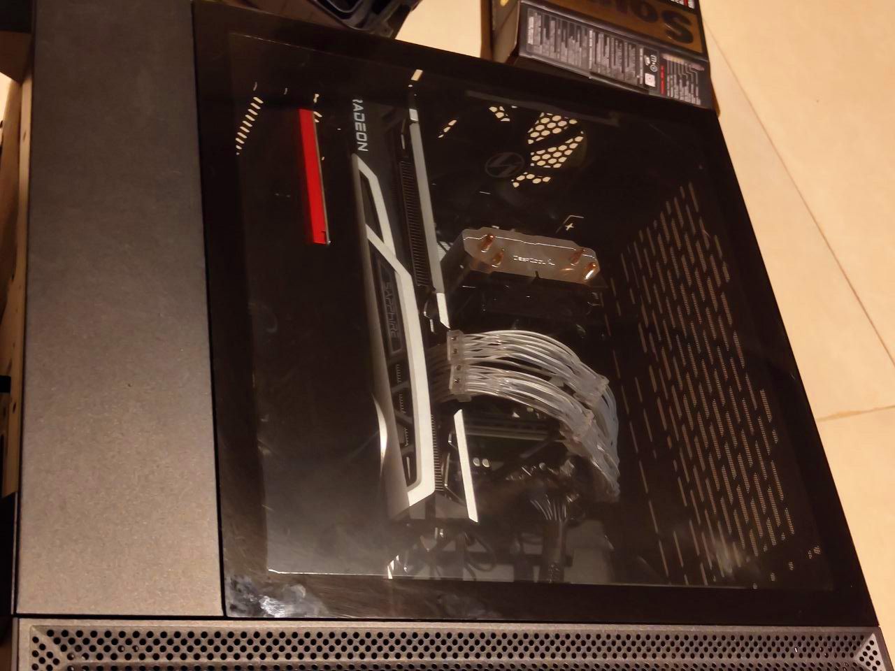 /pt/images/a-pc-tower-with-an-internal-sound-card-1.jpg