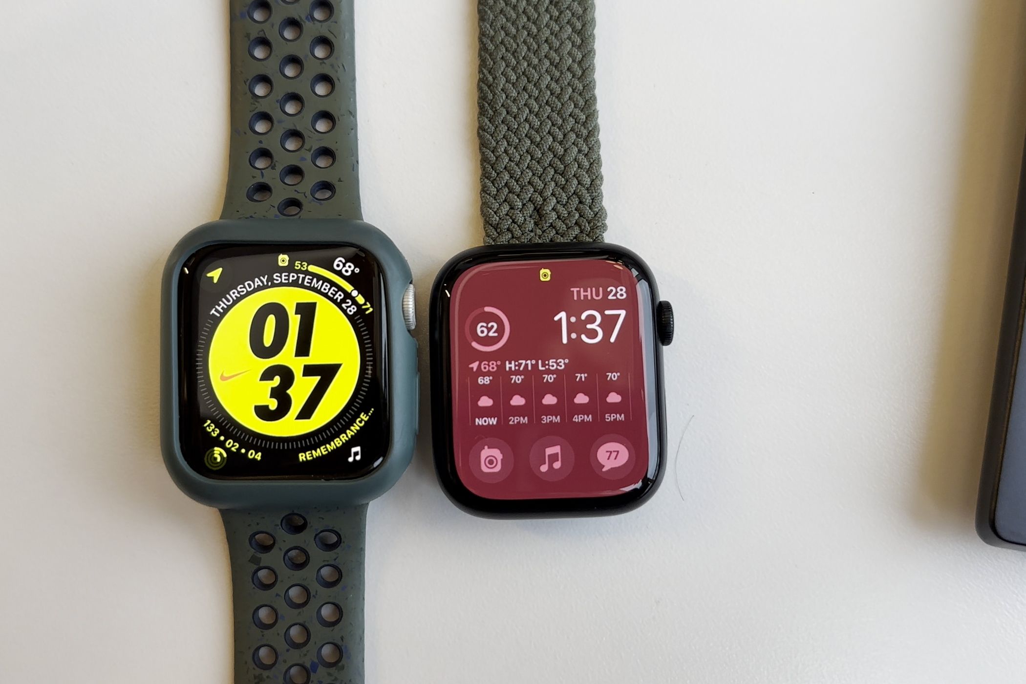 /pt/images/apple-watch-series-9-next-to-series-5.jpg