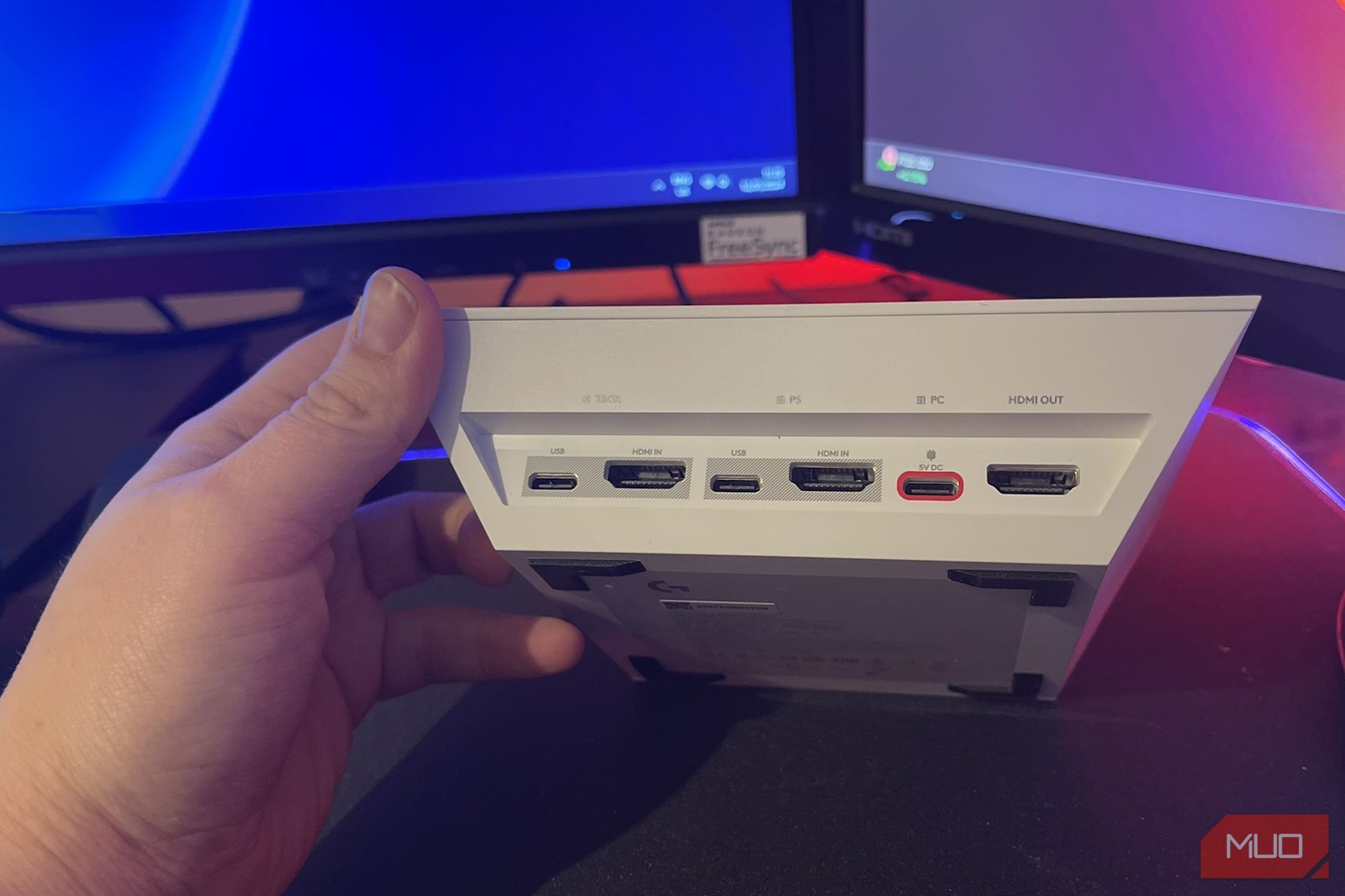 /pt/images/astro-a50-x-on-base-station-ports-close-up.jpg