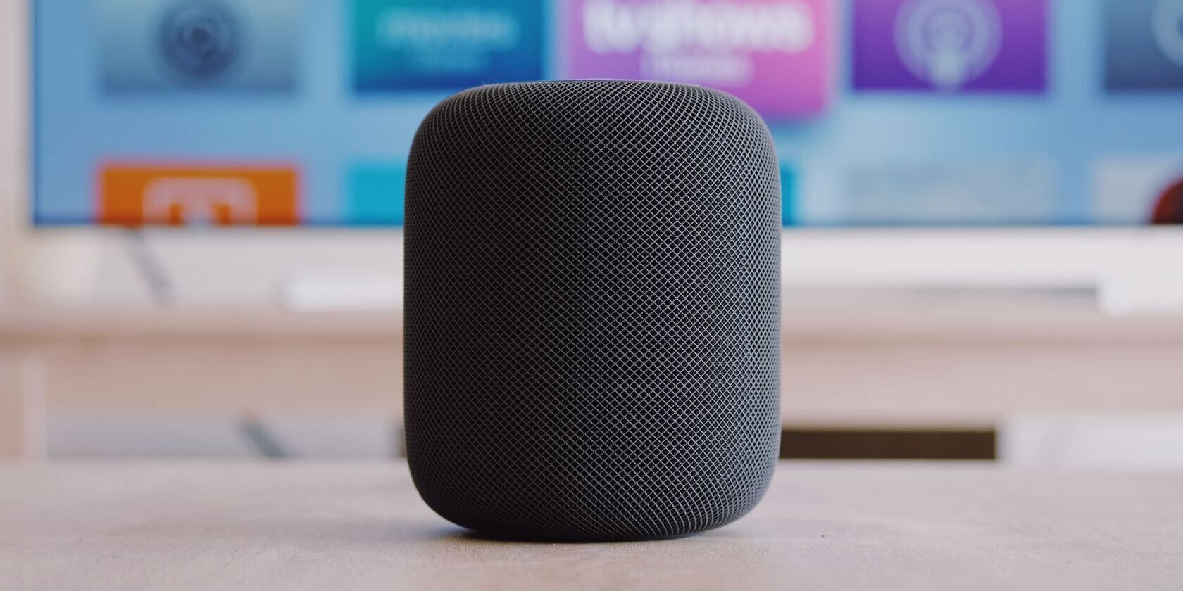 /pt/images/black-apple-homepod-on-a-desk.jpg