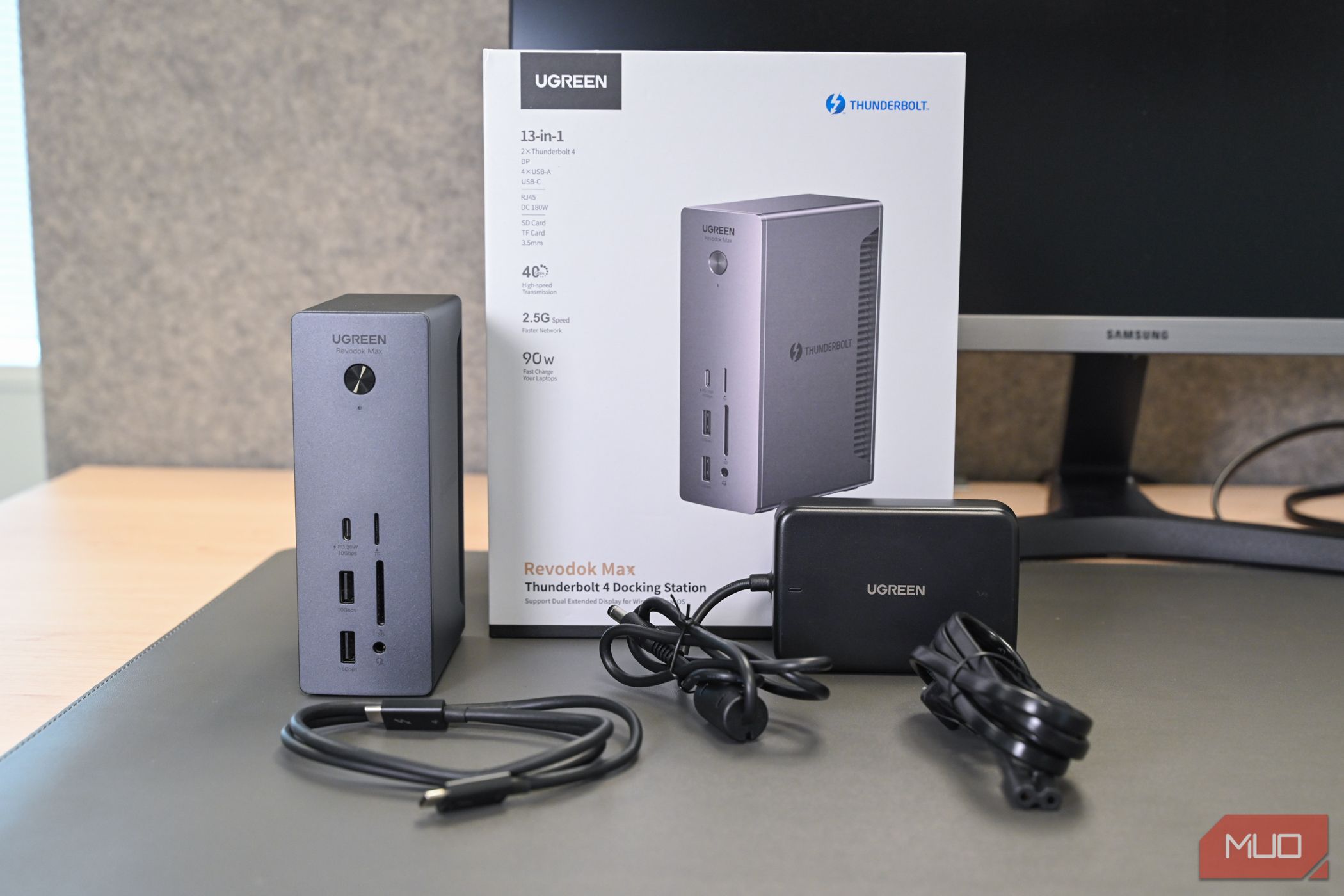 /pt/images/box-and-cables-for-the-ugreen-revodok-max-213-thunderbolt-4-docking-station-3jpg_53438602478_o.jpg