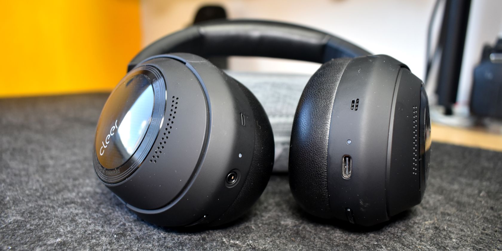 /pt/images/cleer-alpha-bottom-of-both-earcups.jpg