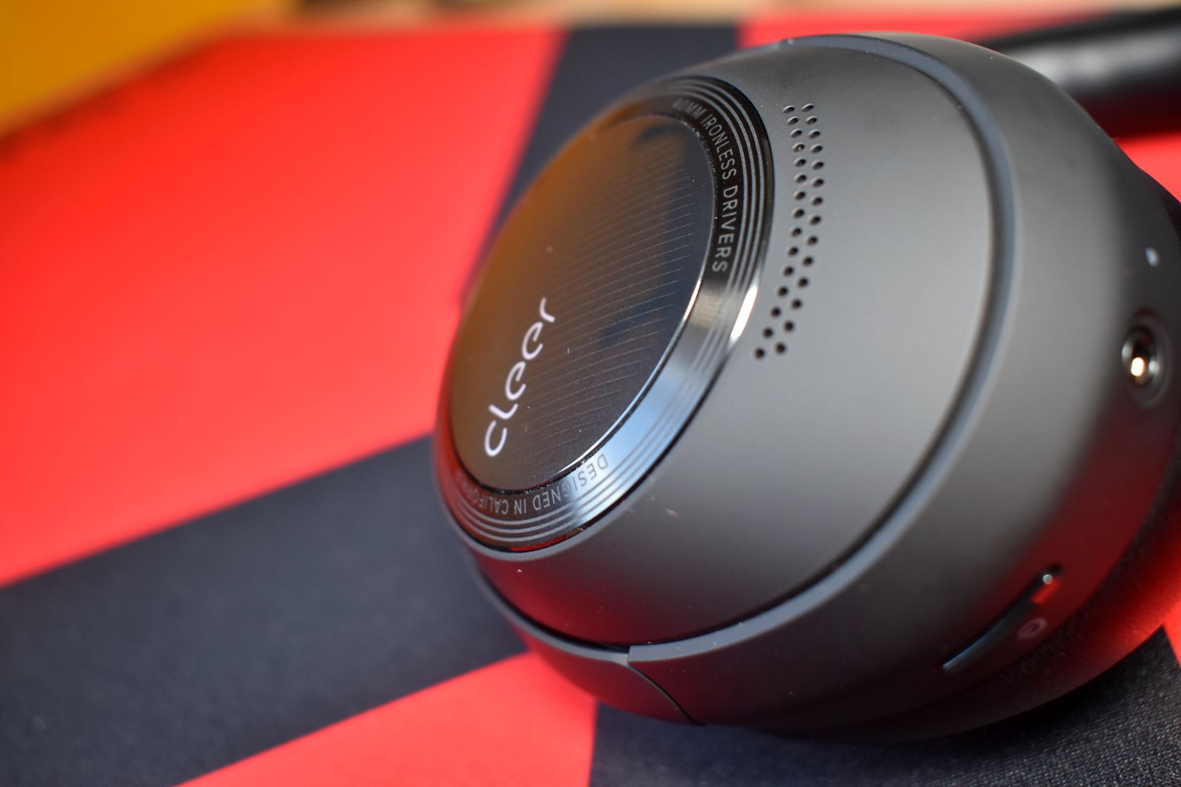 /pt/images/cleer-alpha-rear-of-earcup-close-up.jpg
