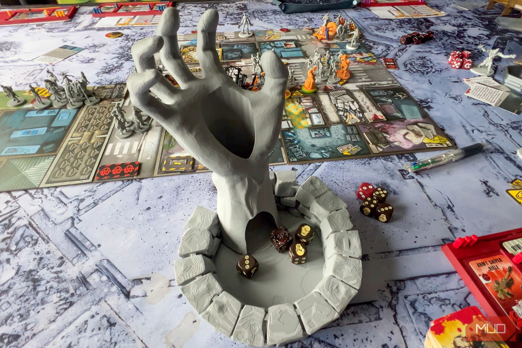 /pt/images/creality-k1-max-3d-printer-zombie-hand-dice-tower-print.jpg