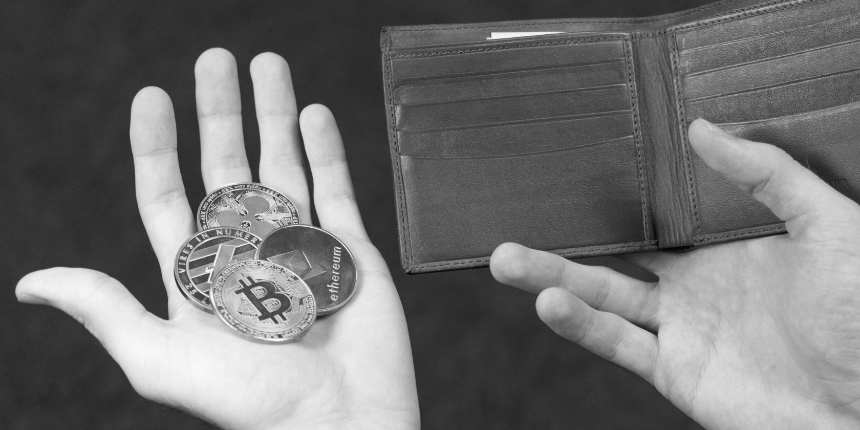 /pt/images/crypto-wallet-hand.jpg