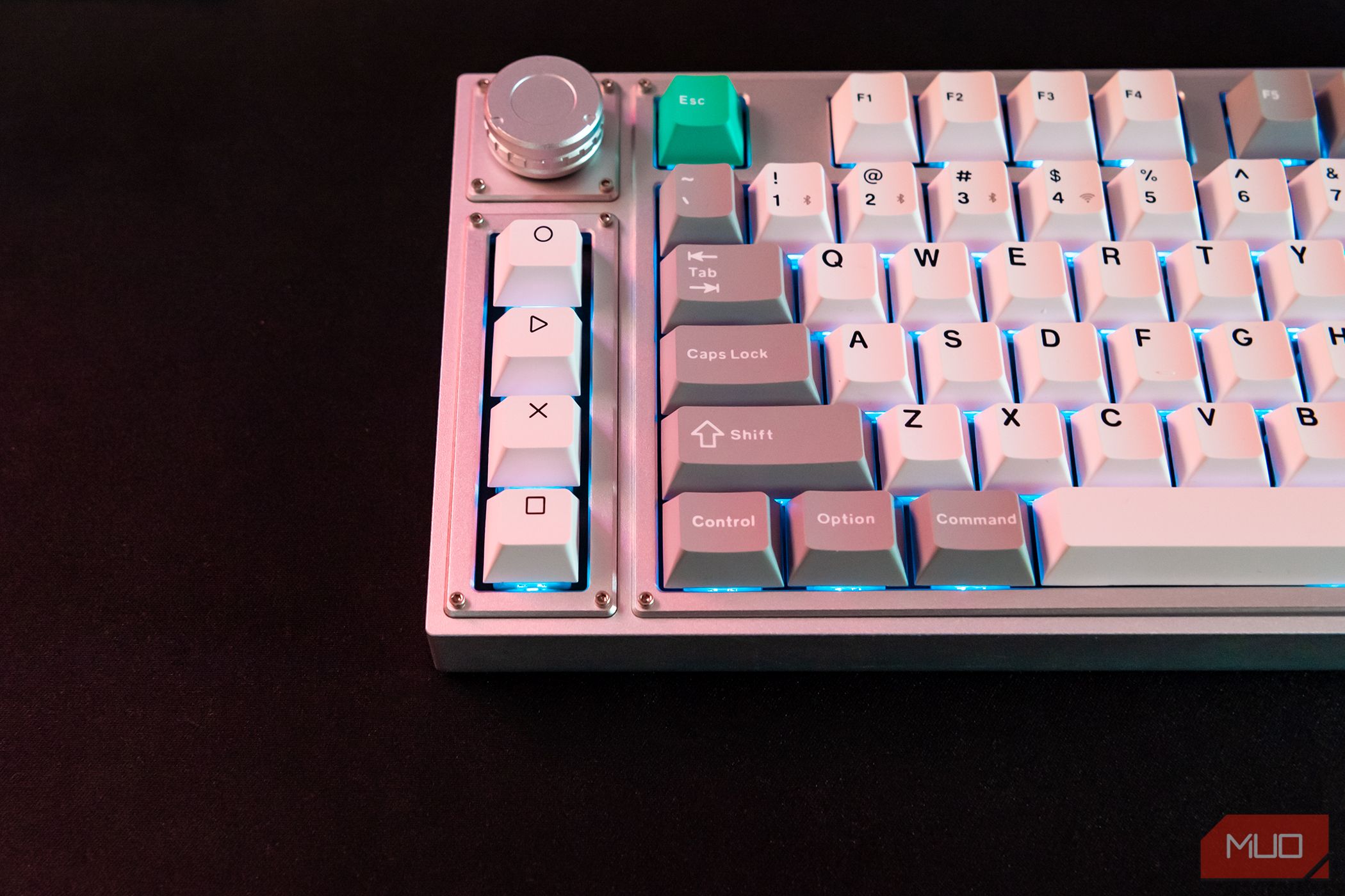 /pt/images/customizable-buttons-on-the-keychron-lemokey-l3.jpg