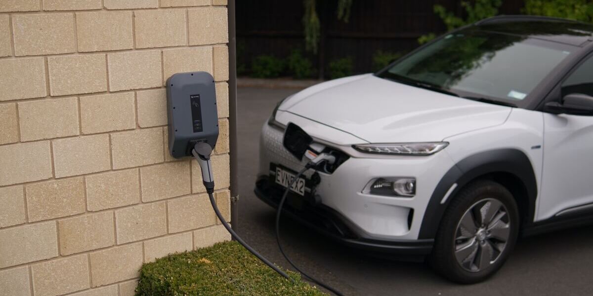 /pt/images/electric-car-charging-1.jpg
