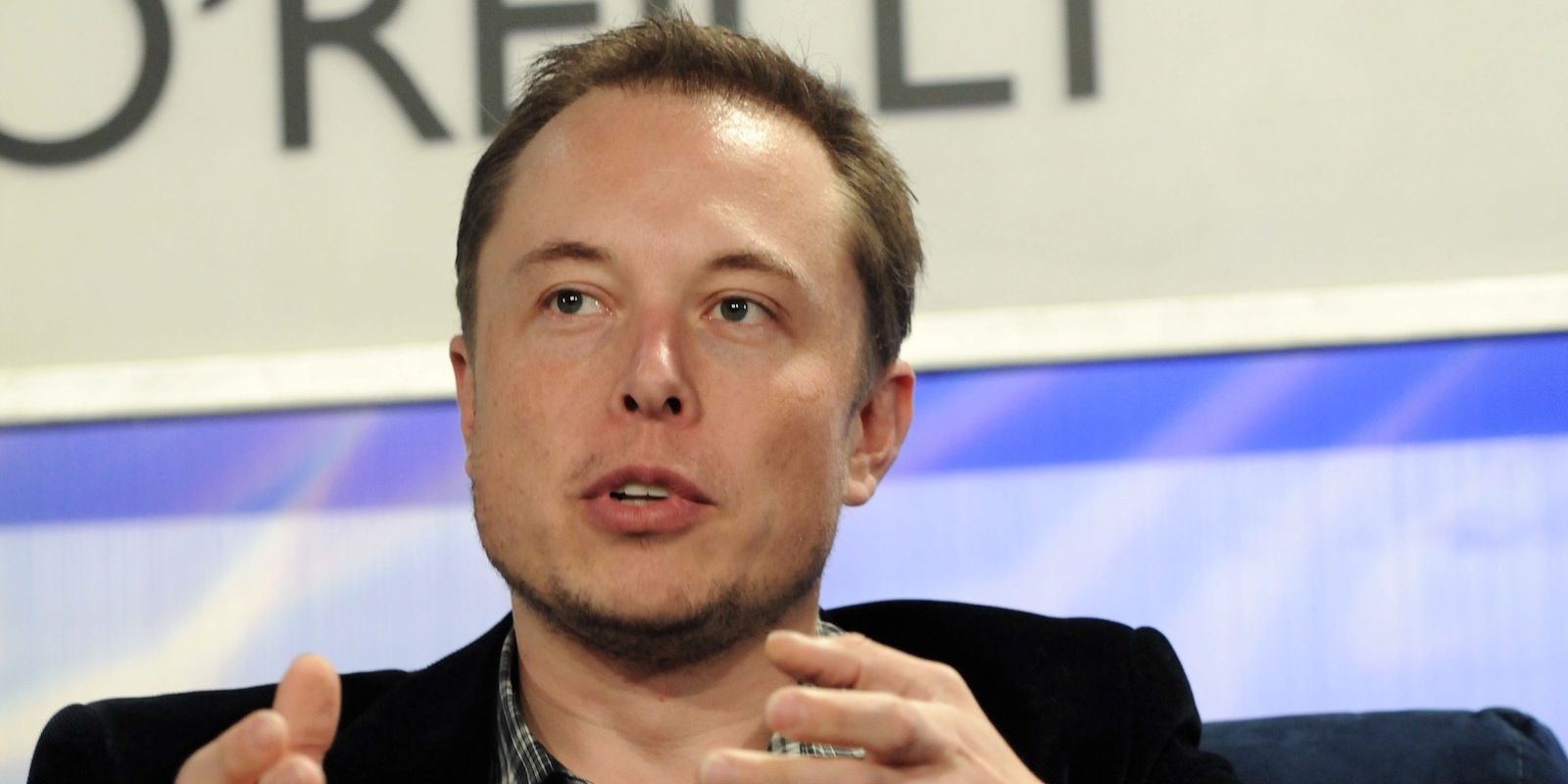 /pt/images/elon-musk-speaking-at-event.jpg