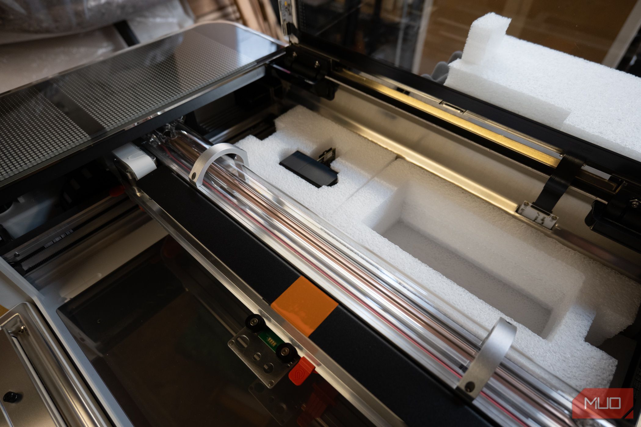 /pt/images/glowforge-pro-review-unpacking.jpg