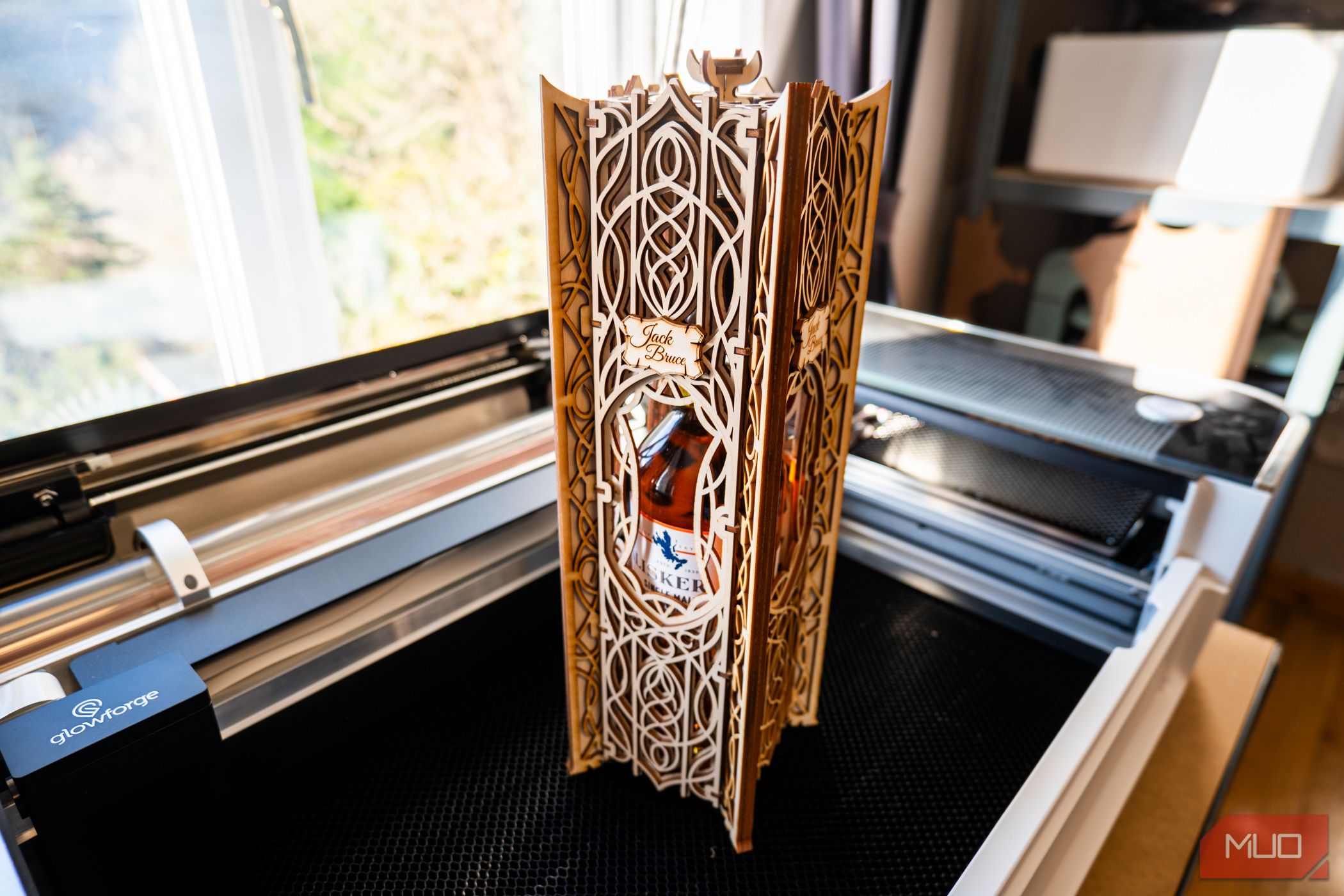 /pt/images/glowforge-pro-samples-bottle-box.jpg