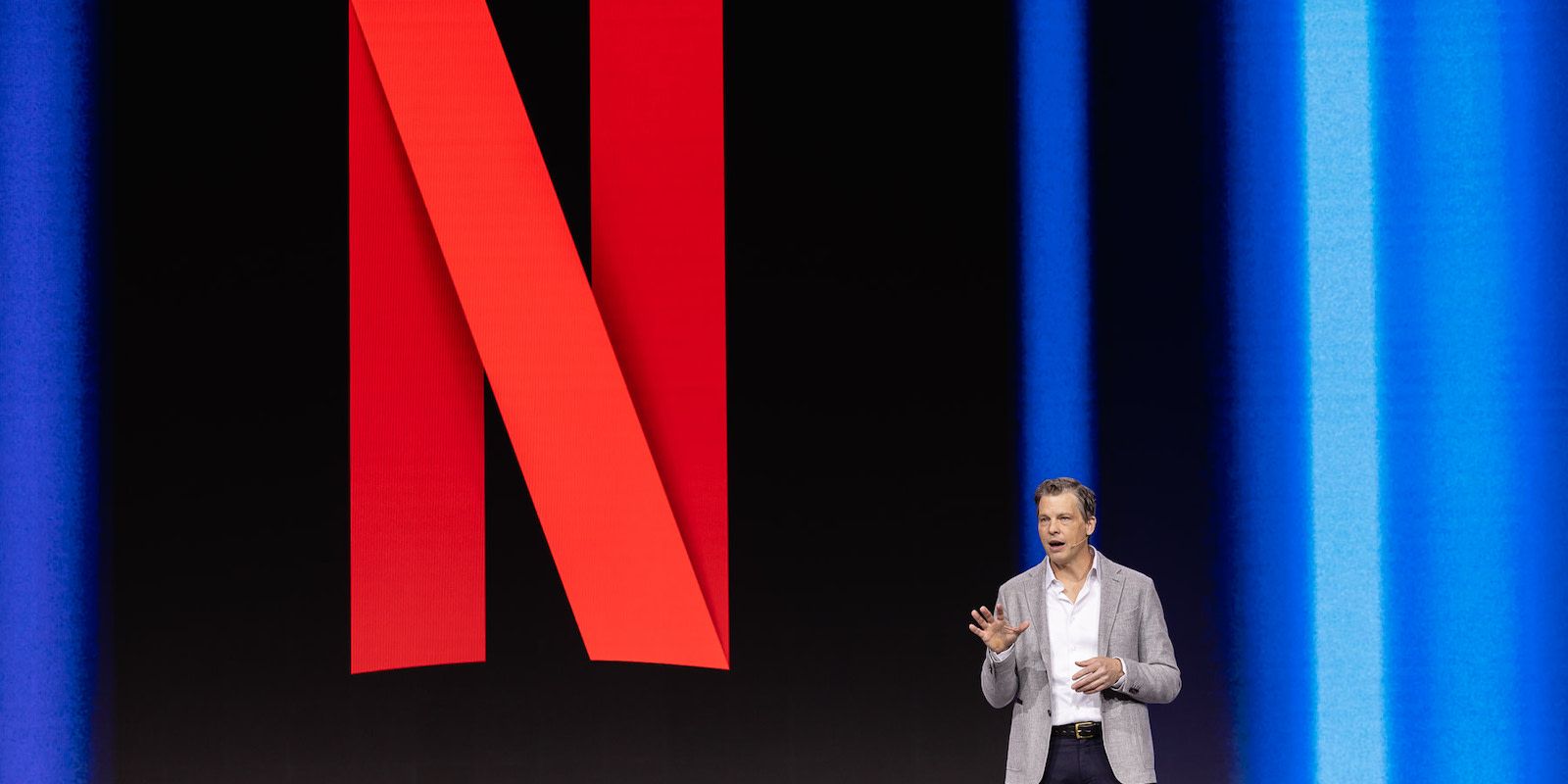 /pt/images/greg-peters-speaking-on-stage.jpg