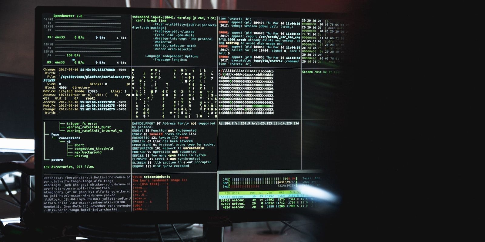 /pt/images/hacking-codes-dark-screen.jpg