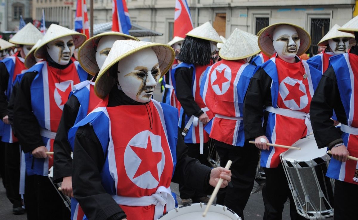 /pt/images/hahoetal-masks-at-north-korean-festival.jpg