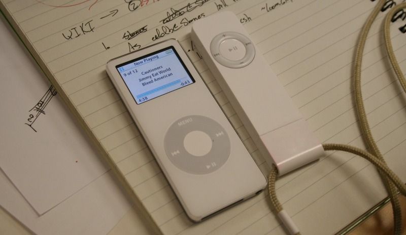 /pt/images/iPod-Nano-first-generation-with-iPod-Shuffle-first-generation.jpg