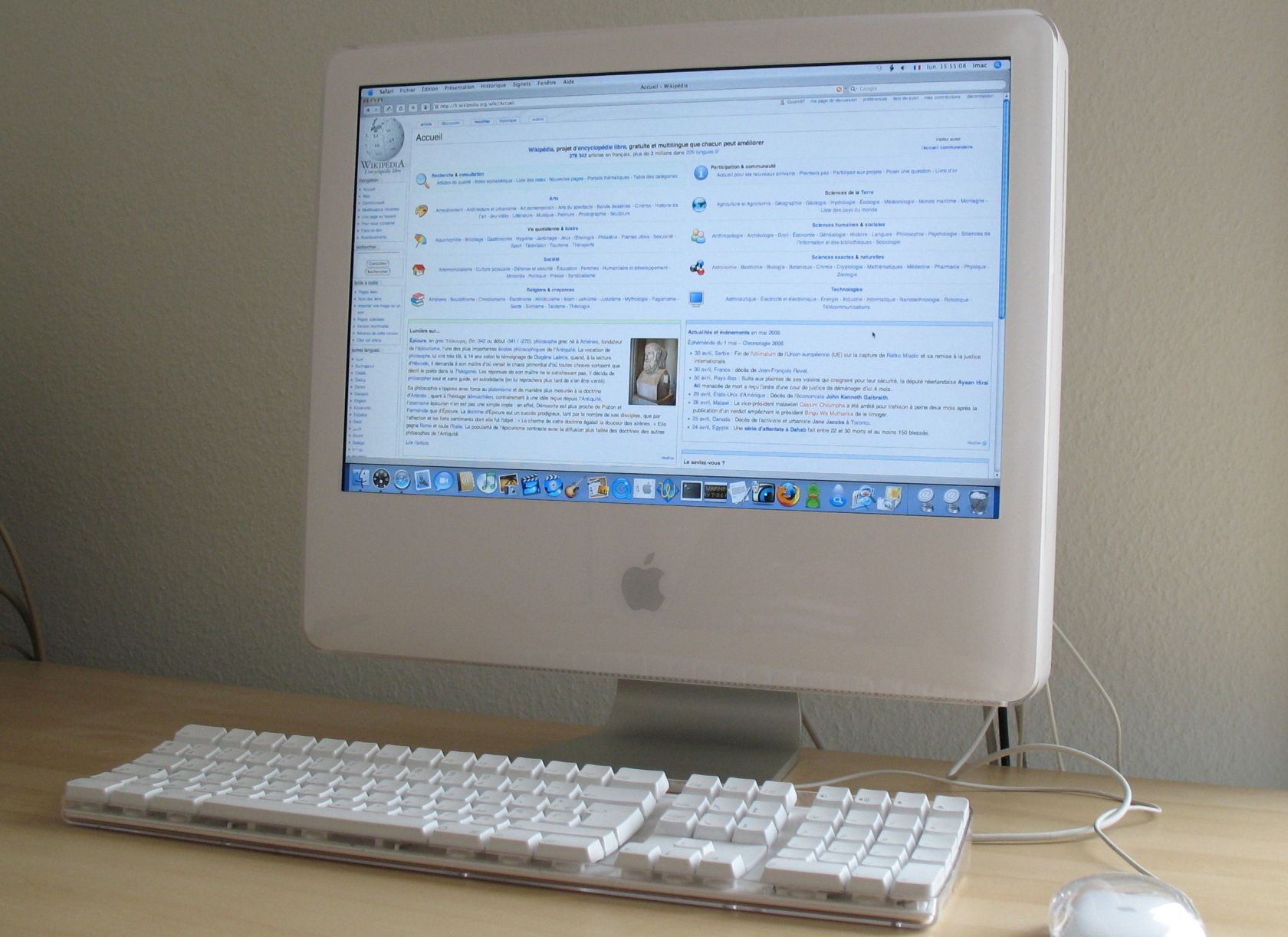 /pt/images/imac-g5-with-keyboard-and-mouse-on-a-desk.jpg