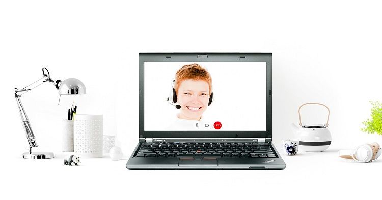 /pt/images/image-of-a-laptop-with-a-woman-on-the-screen-wearing-headphones.jpg