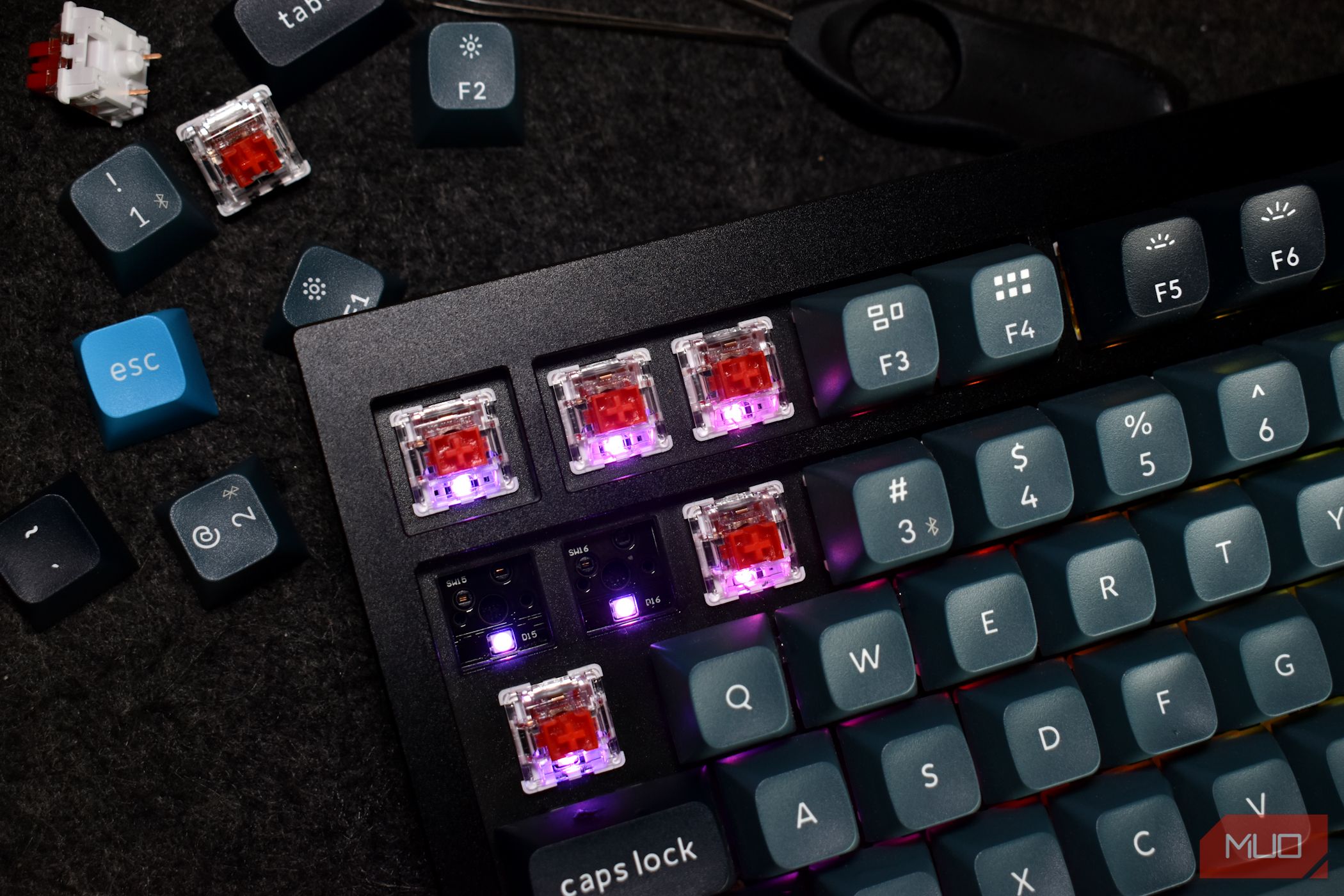 /pt/images/keychron-q1-pro-hot-swappable-switches-removed.jpg