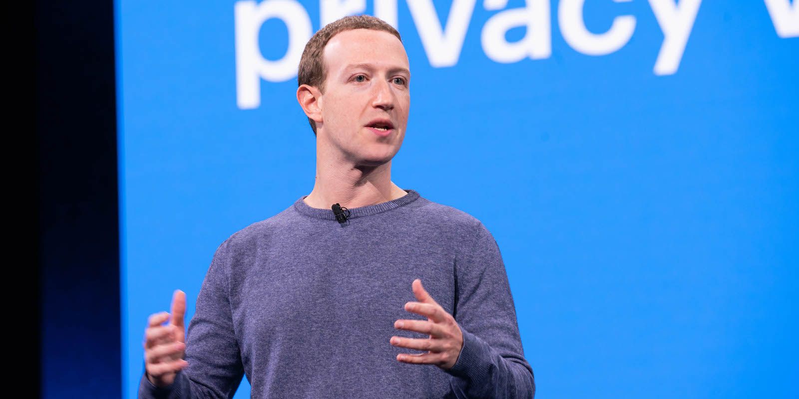 /pt/images/mark-zuckerberg-speaking-at-event.jpg