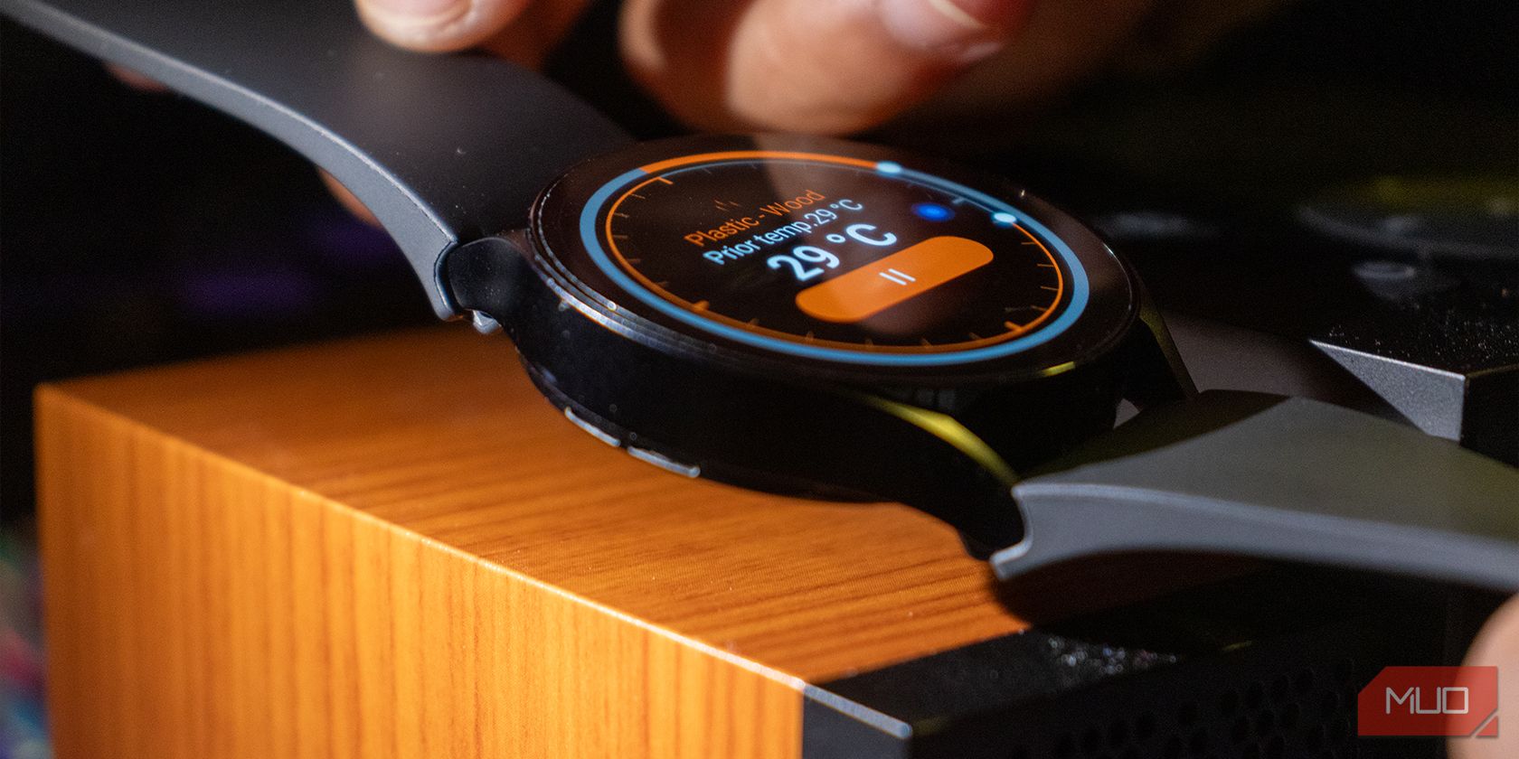 /pt/images/measuring-surface-temperature-of-wood-using-galaxy-watch6-thermo-check-app.jpg