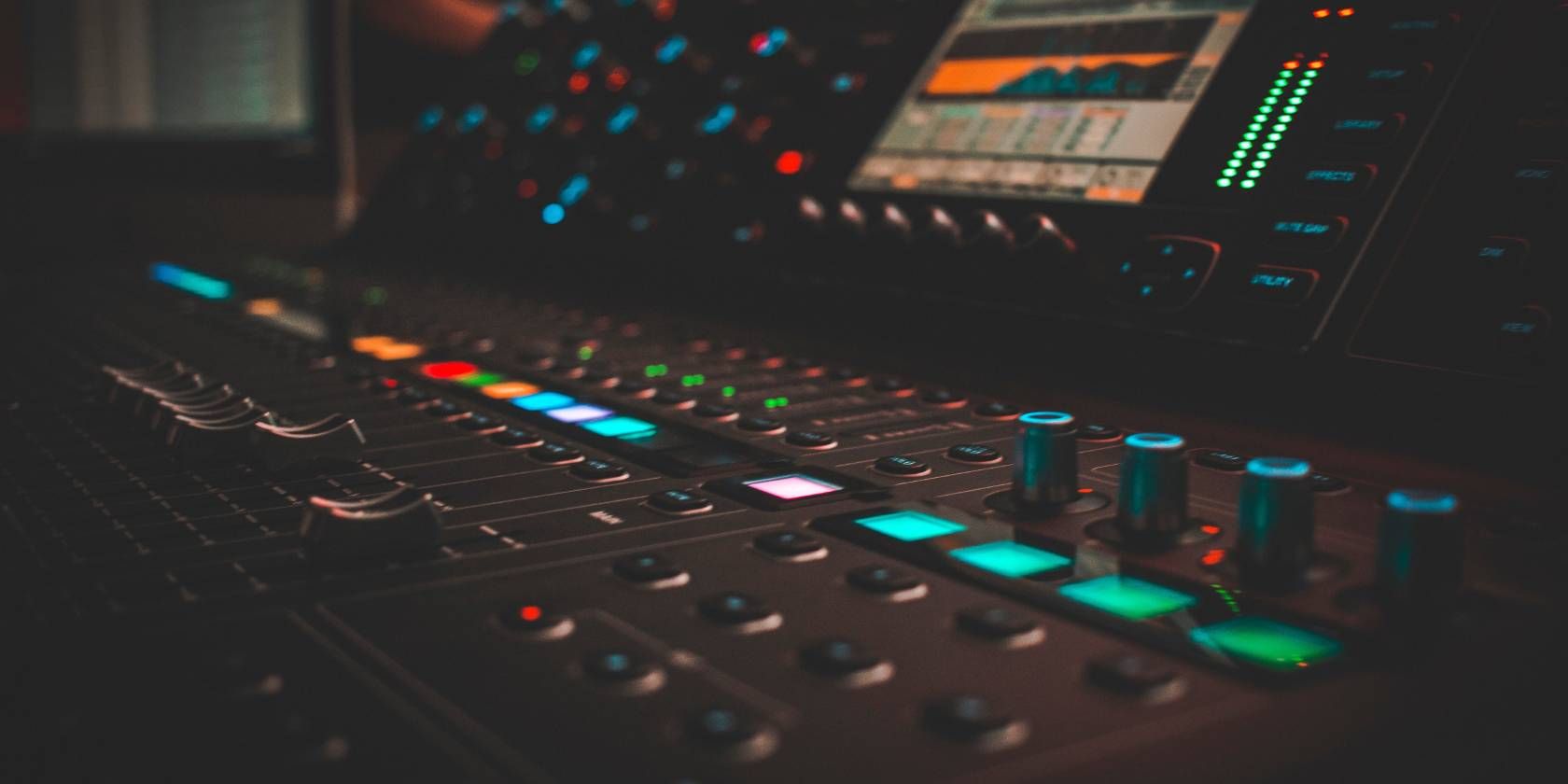 /pt/images/mixing-console-fi-2.jpg