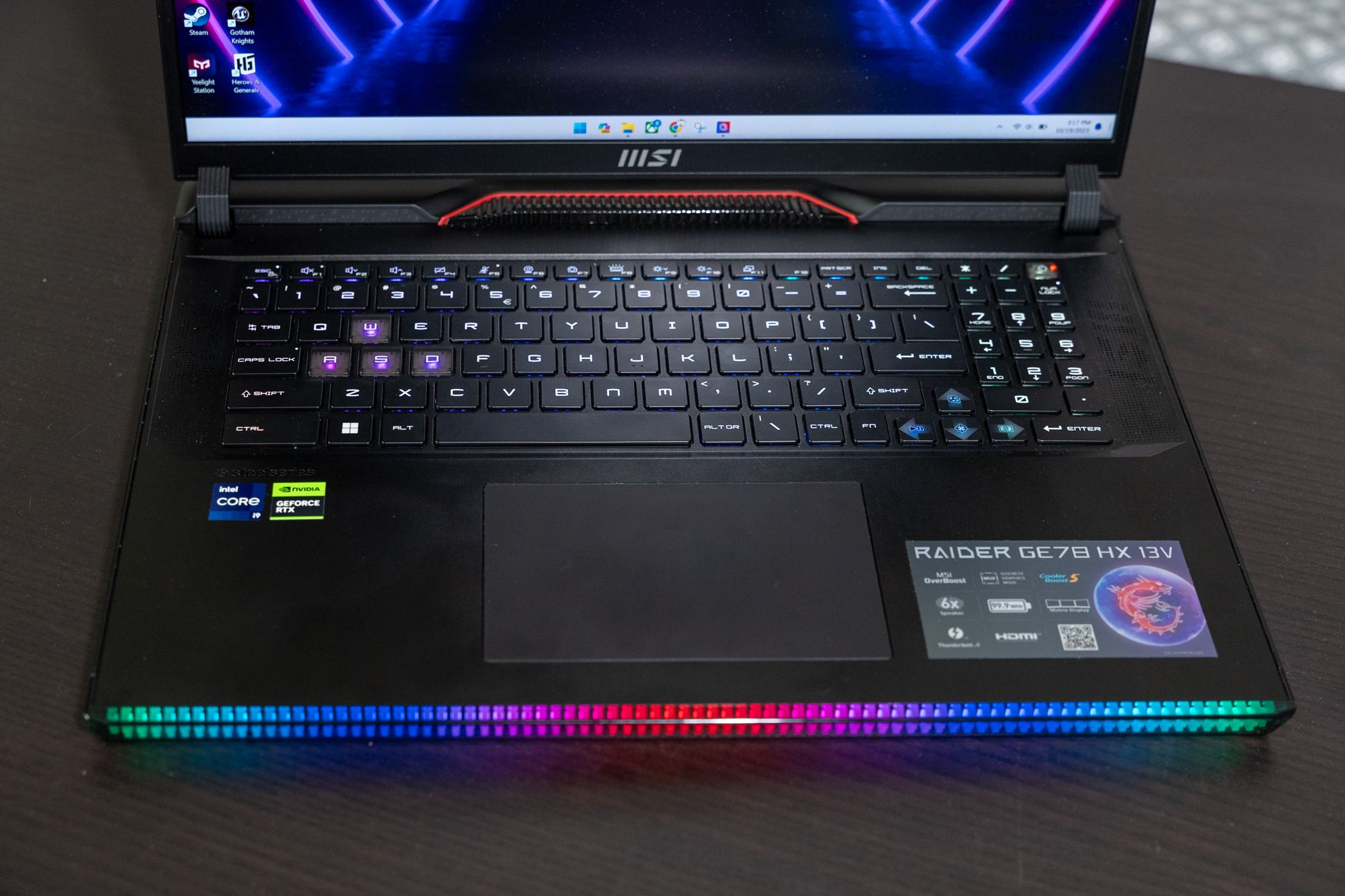 /pt/images/msi-raider-ge78-hx-keyboard-deck.jpg