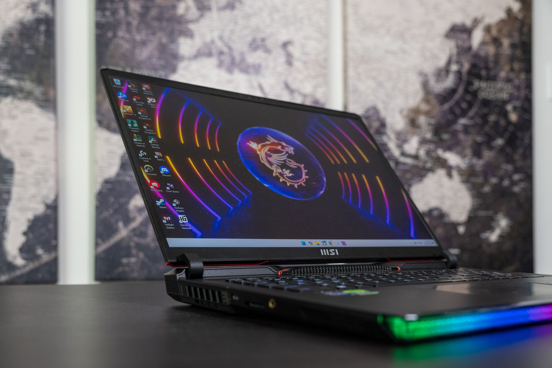 /pt/images/msi-raider-ge78-hx-max-screen-angle.jpg