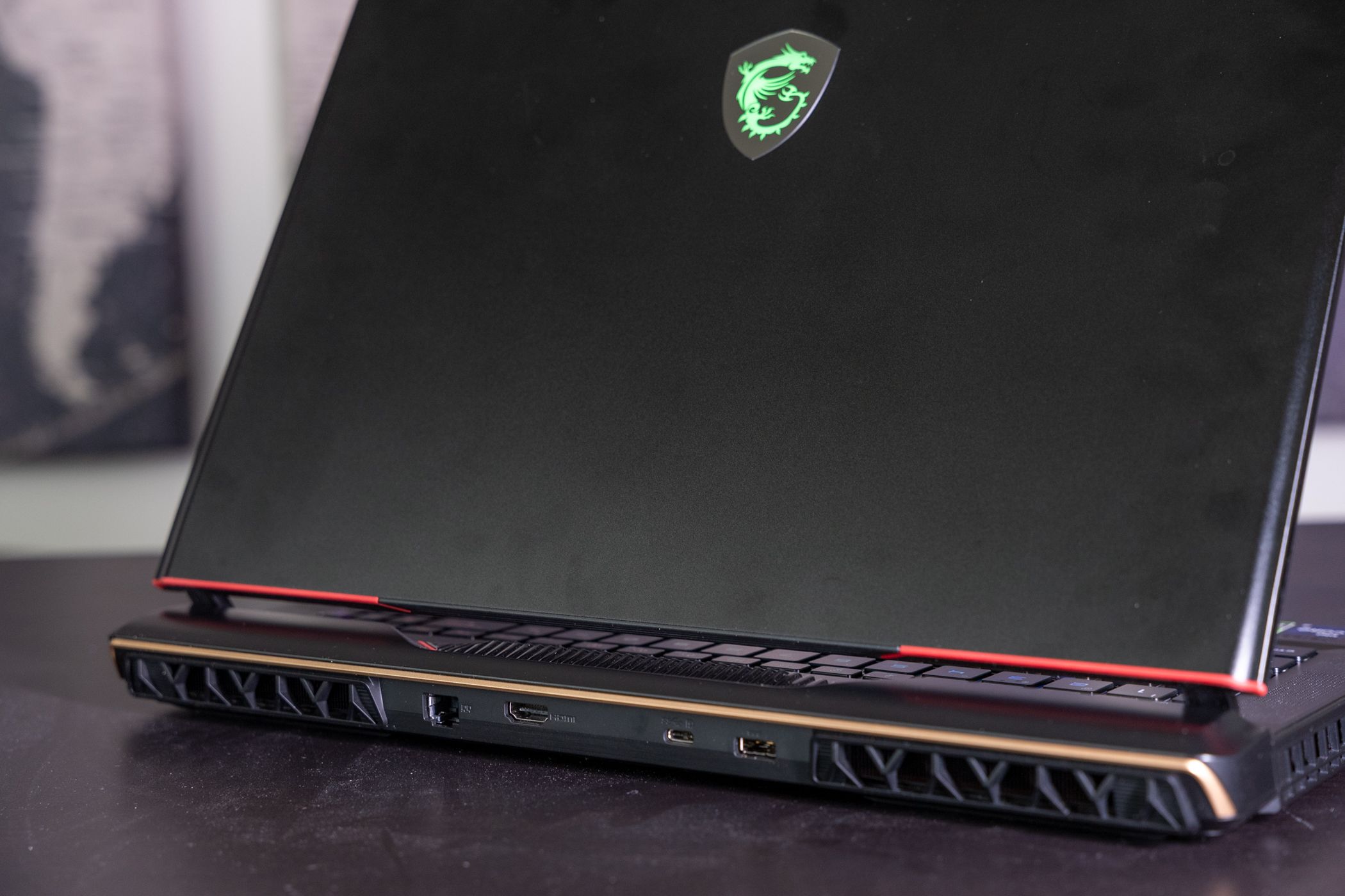 /pt/images/msi-raider-ge78-hx-rear-angle.jpg