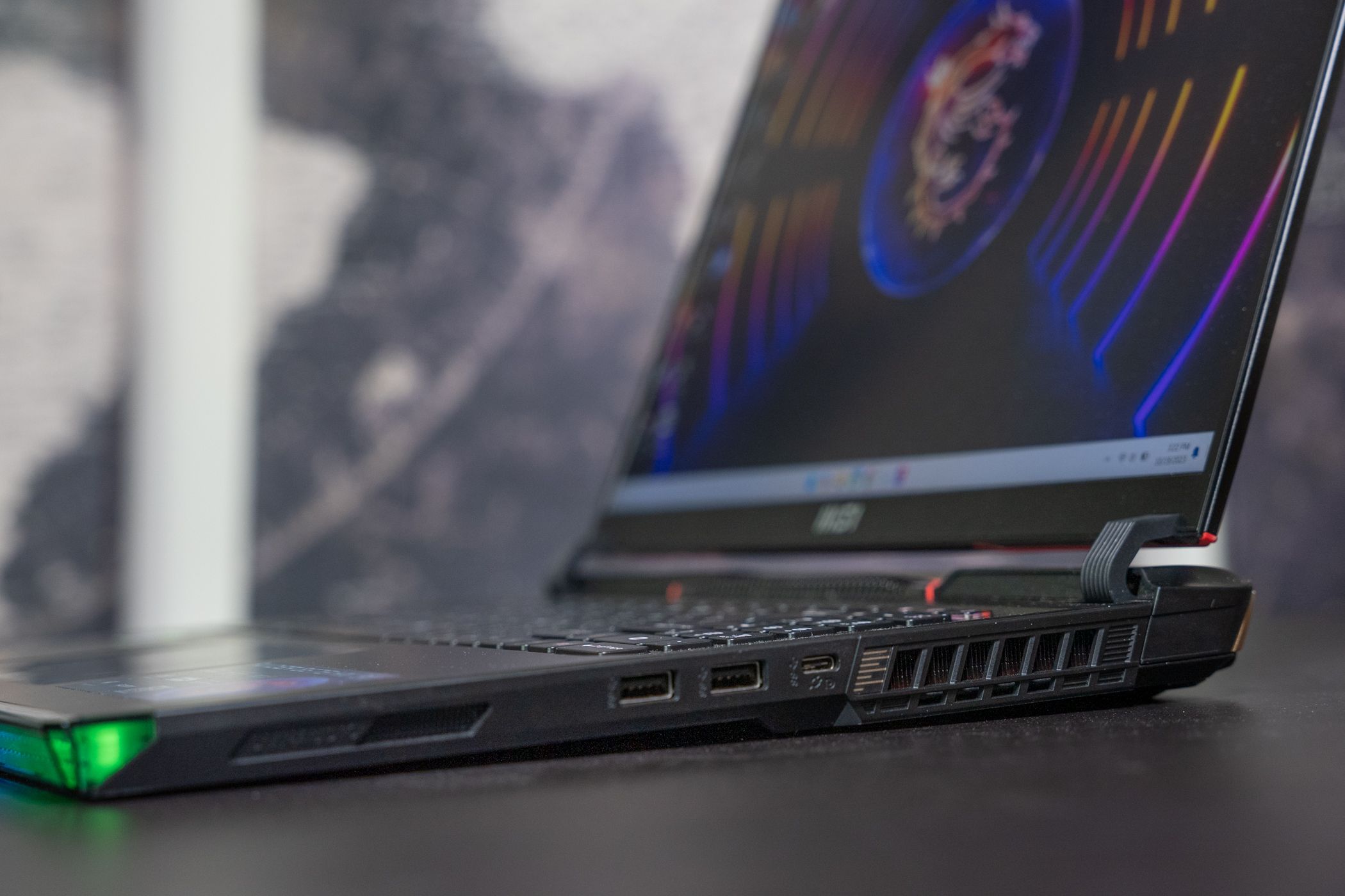/pt/images/msi-raider-ge78-hx-right-side.jpg