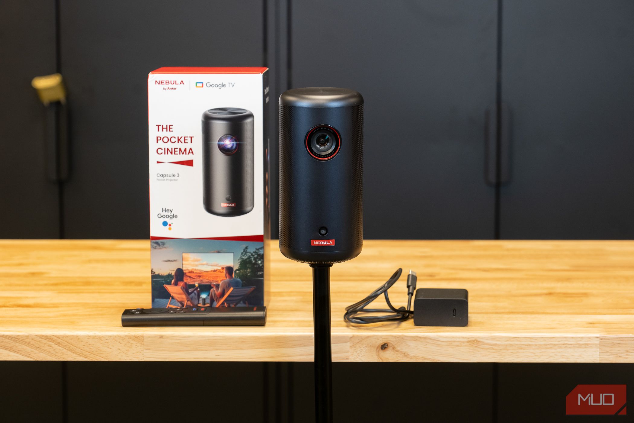 /pt/images/nebula-capsule-3-with-power-cable-and-remote-next-to-boxjpg_53511107733_o.jpg
