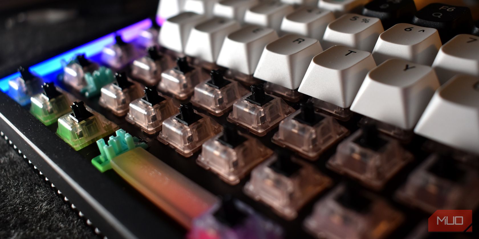 /pt/images/nuphy-halo96-rose-glacier-switches-without-keycaps.jpg