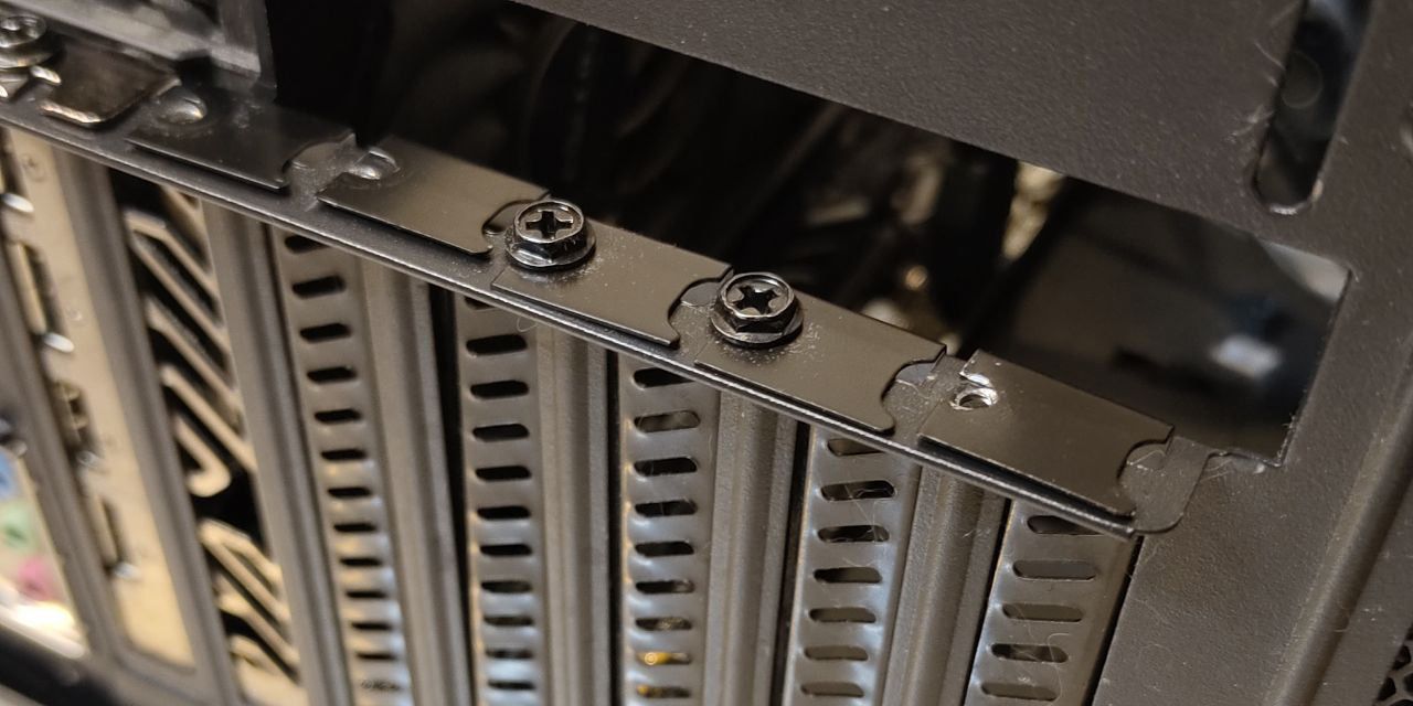/pt/images/pcie-shield-on-a-pc-tower-1.jpg