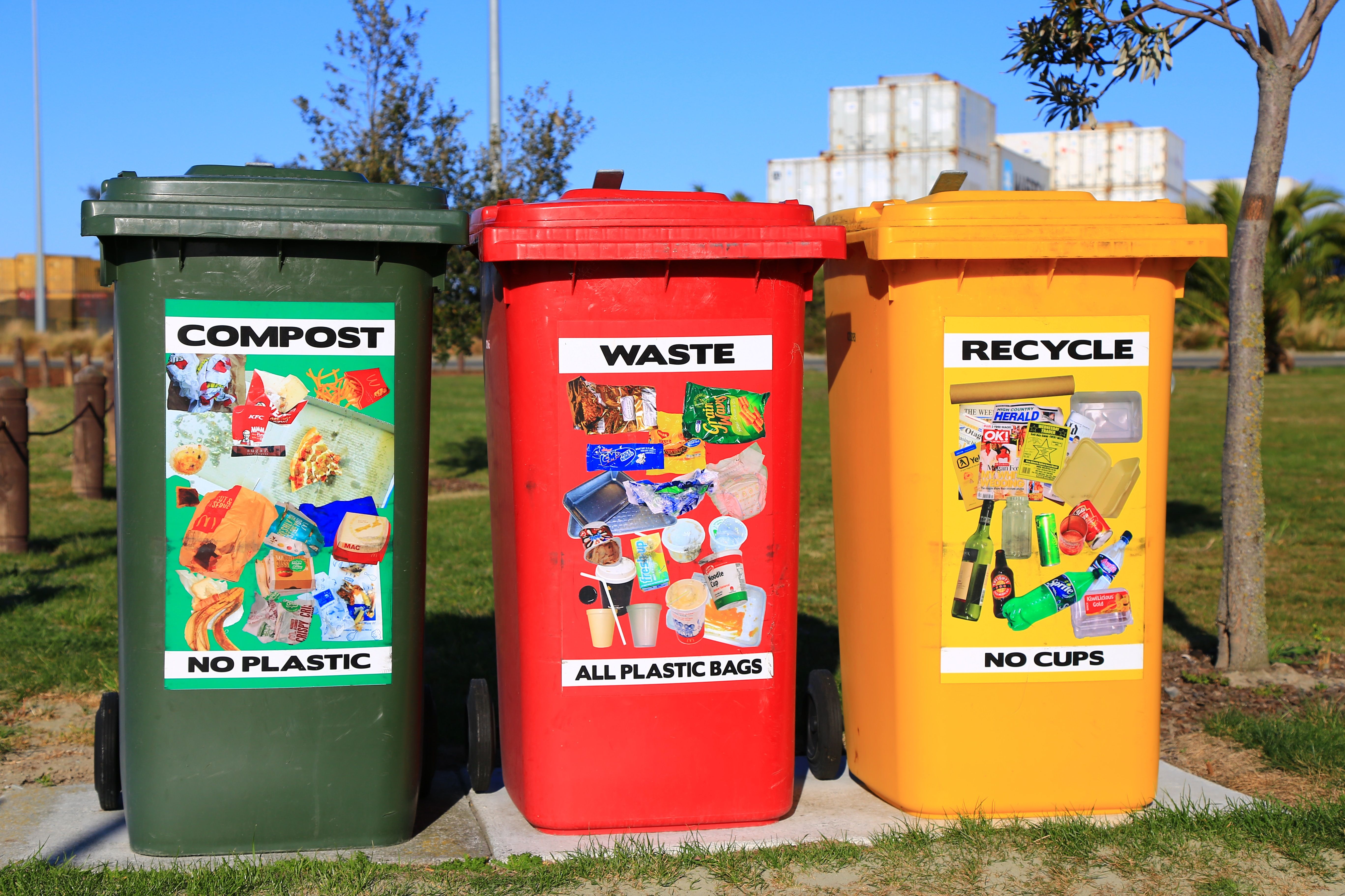 /pt/images/photo-of-food-bins-to-help-improve-carbon-footprint.jpg