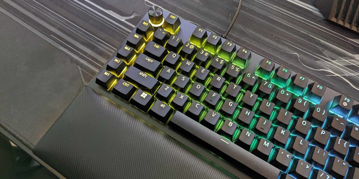 /pt/images/razer-blackwidow-v4-pro-dial.jpg