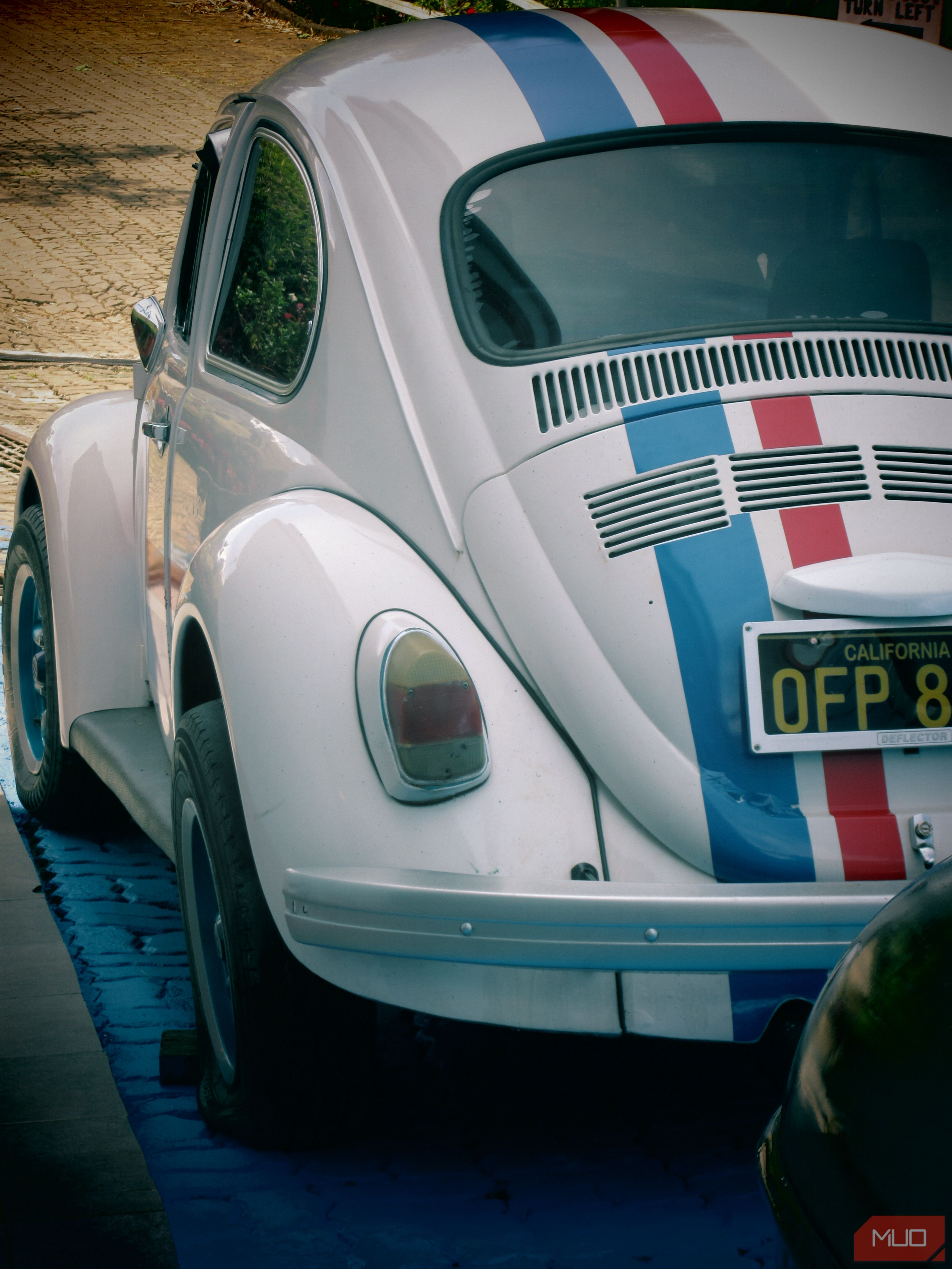 /pt/images/rear-of-a-beetle-car-1.JPG