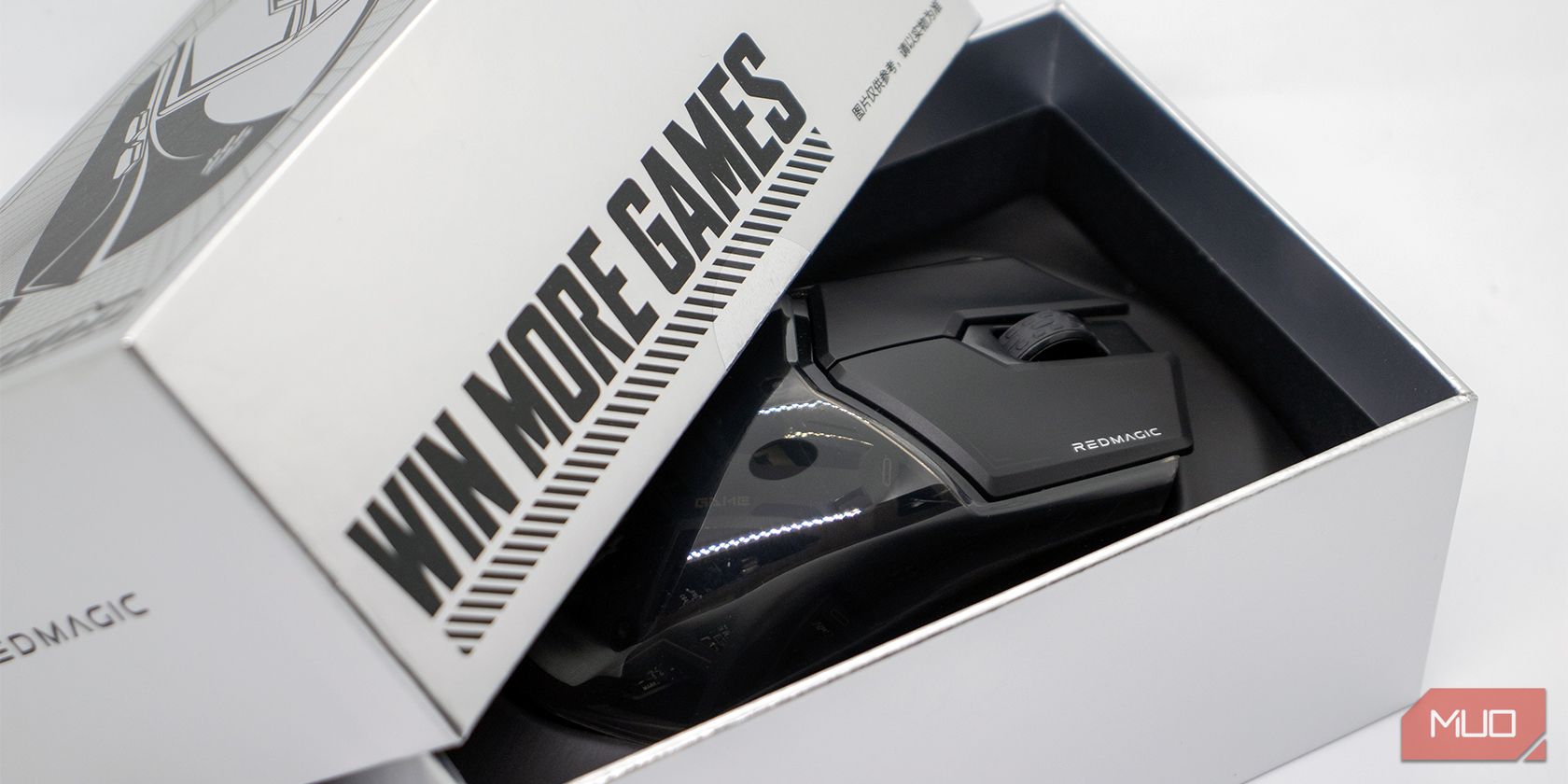/pt/images/redmagic-gaming-mouse-in-box-with-win-more-games-tagline.jpg