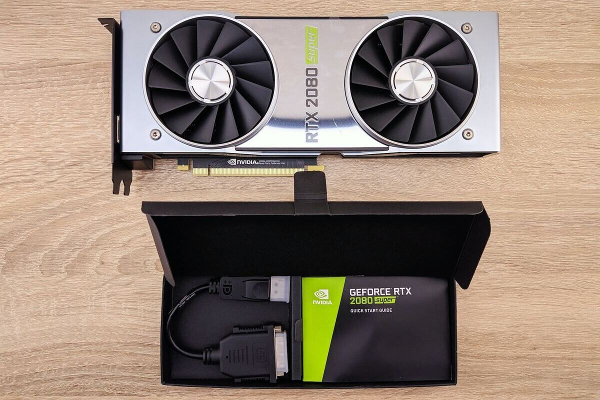 /pt/images/rtx-graphics-card-lying-on-a-wooden-desk-2.jpg