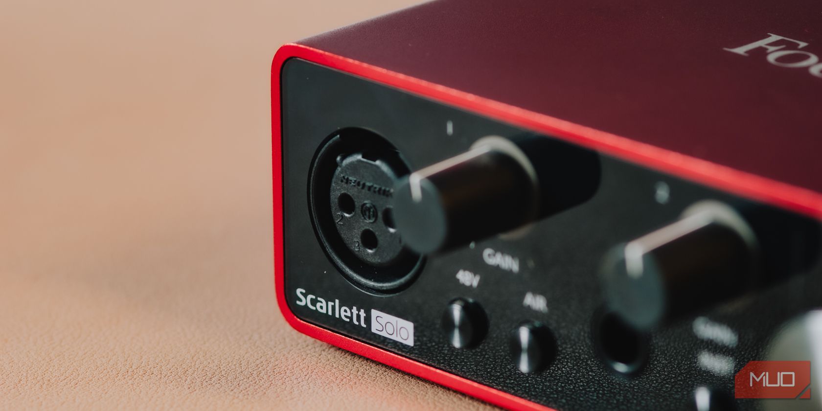 /pt/images/scarlett-solo-closeup-on-product-name.JPG