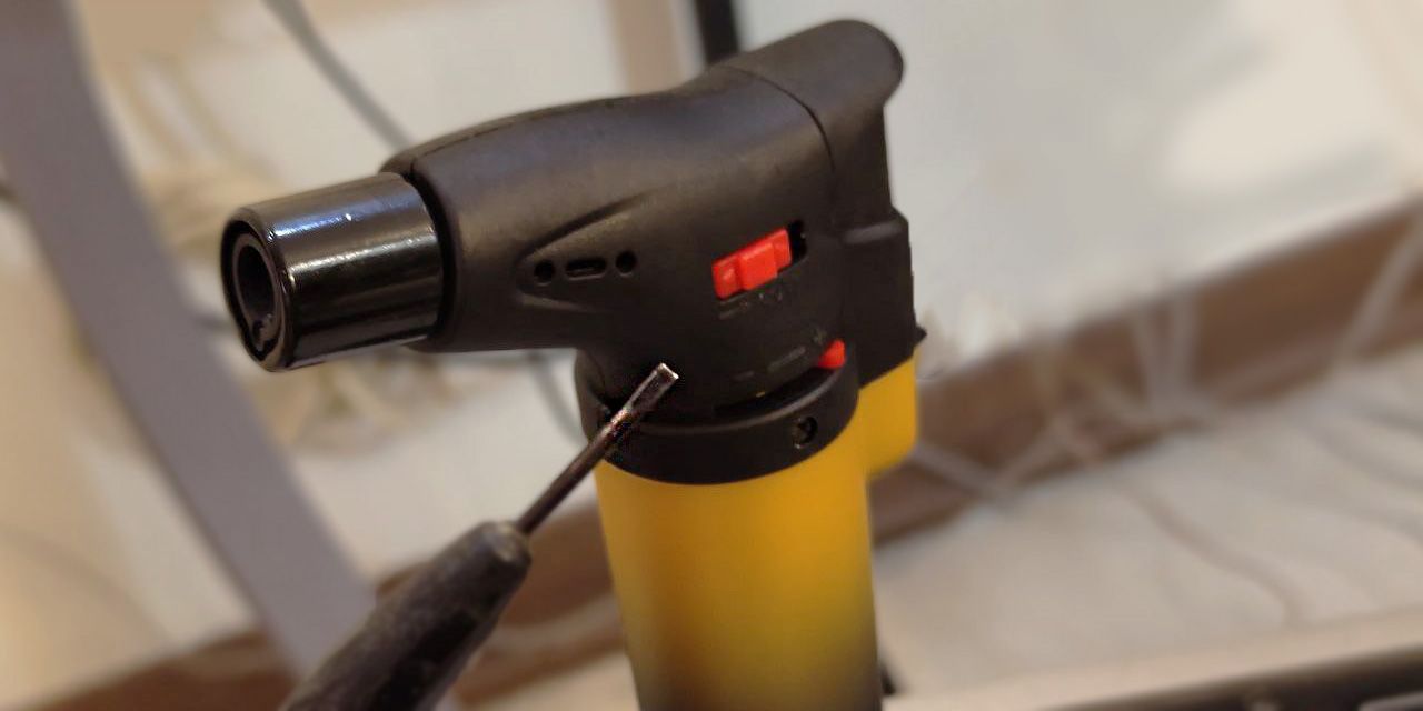 /pt/images/screwdriver-and-a-torch.jpg