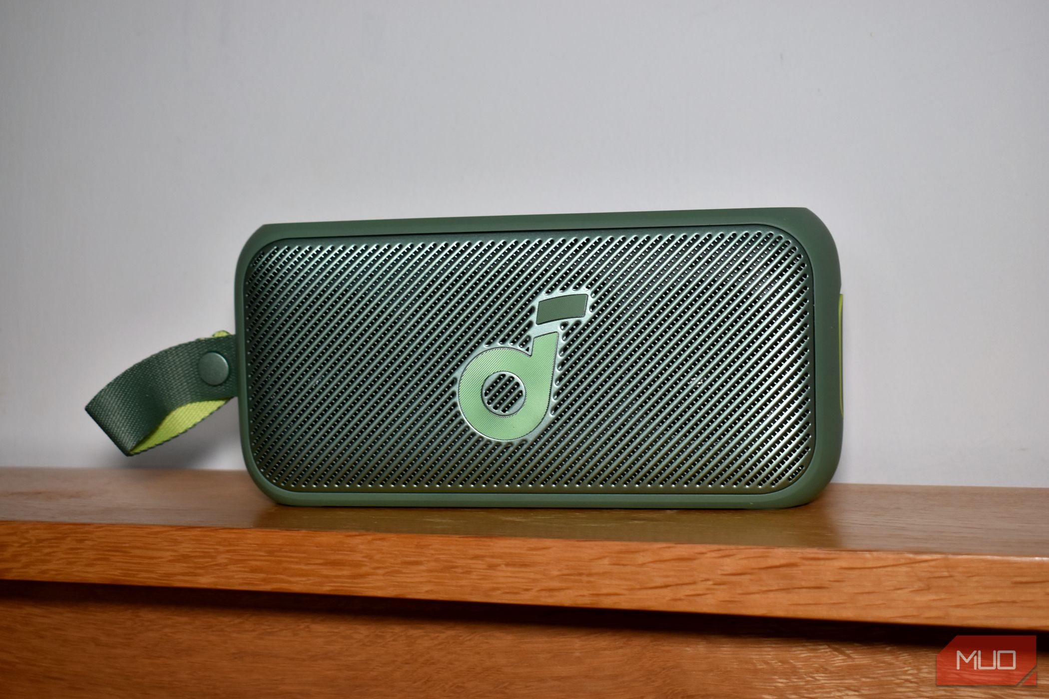 /pt/images/soundcore-motion-300-bluetooth-speaker-front-view.jpg