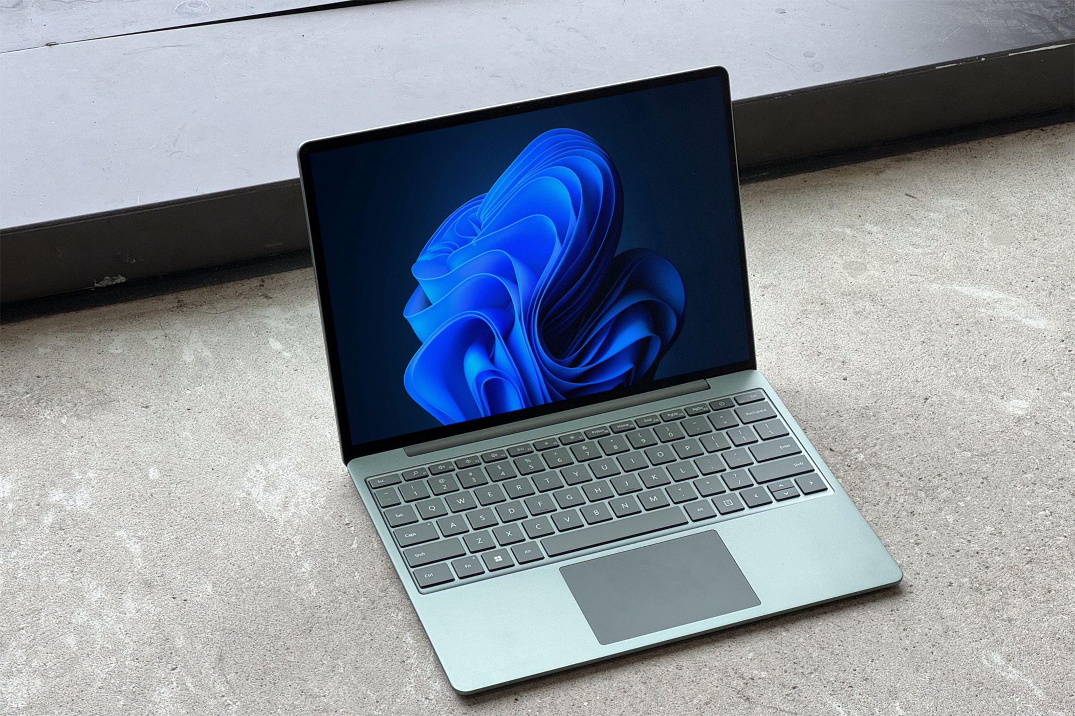/pt/images/surface-laptop-go-3-display.jpg