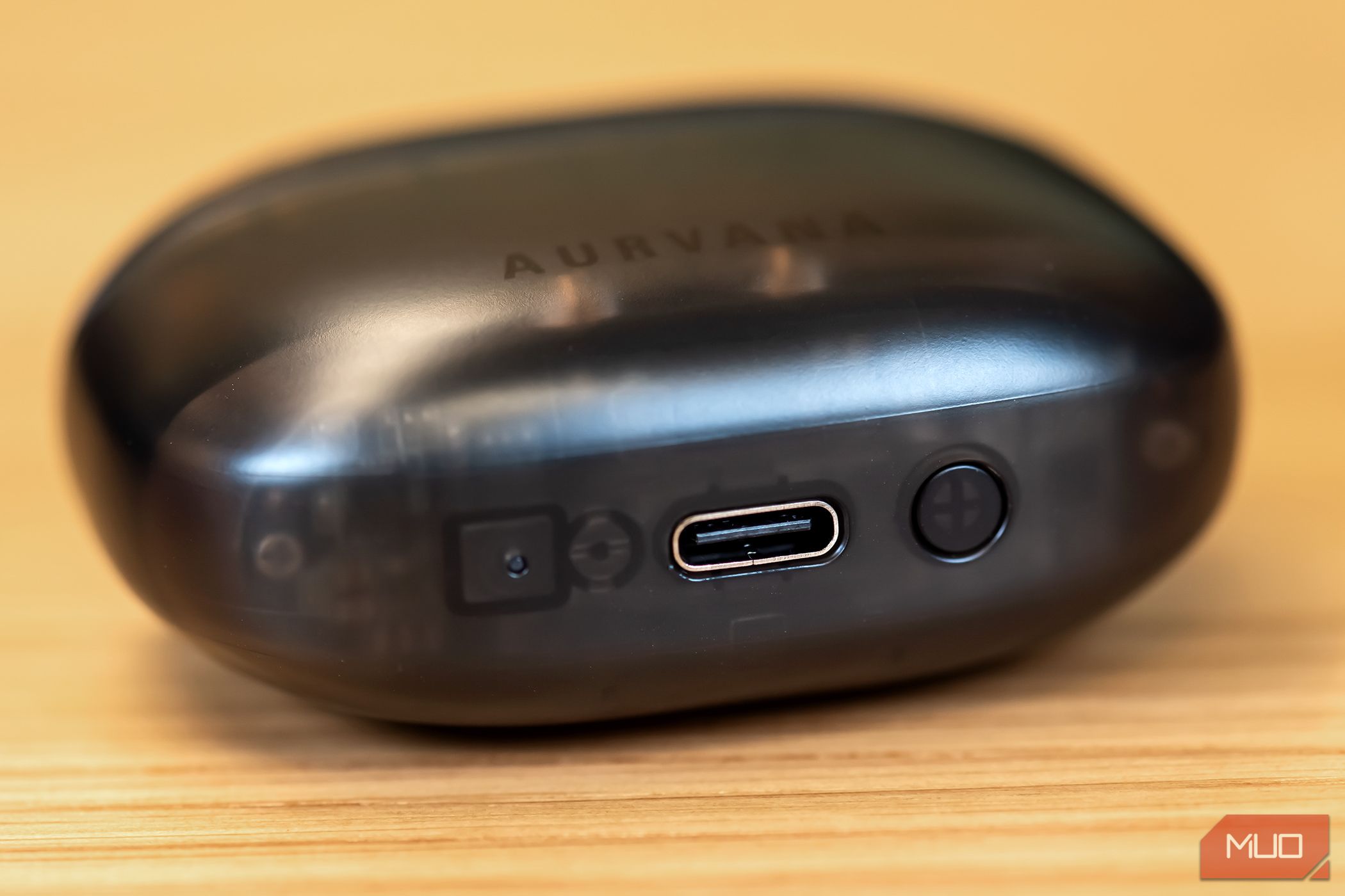 /pt/images/the-charging-port-on-the-case-of-the-creative-aurvana-ace-2-3jpg_53495580833_o.jpg