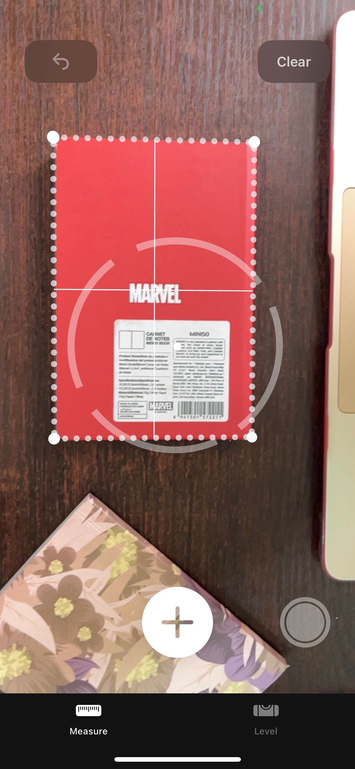 /pt/images/the-measure-app-on-the-iphone-recogmizes-a-rectangular-object.jpeg