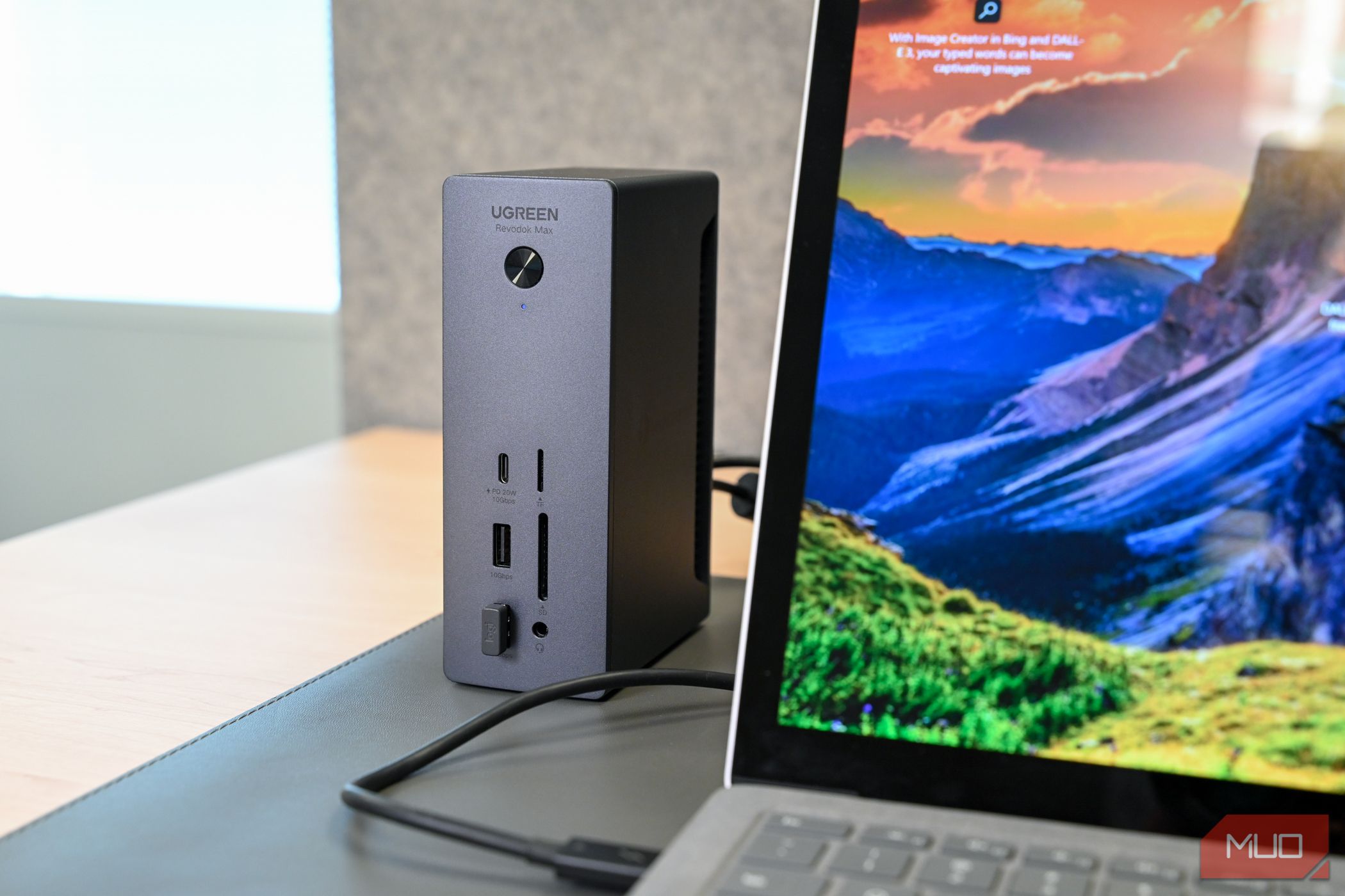 /pt/images/the-ugreen-revodok-max-213-thunderbolt-4-docking-station-set-up-with-a-laptop-1jpg_53438470021_o.jpg