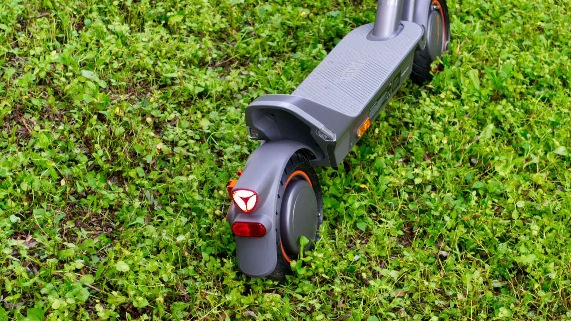 /pt/images/yadea-elite-prime-tail-light.jpg