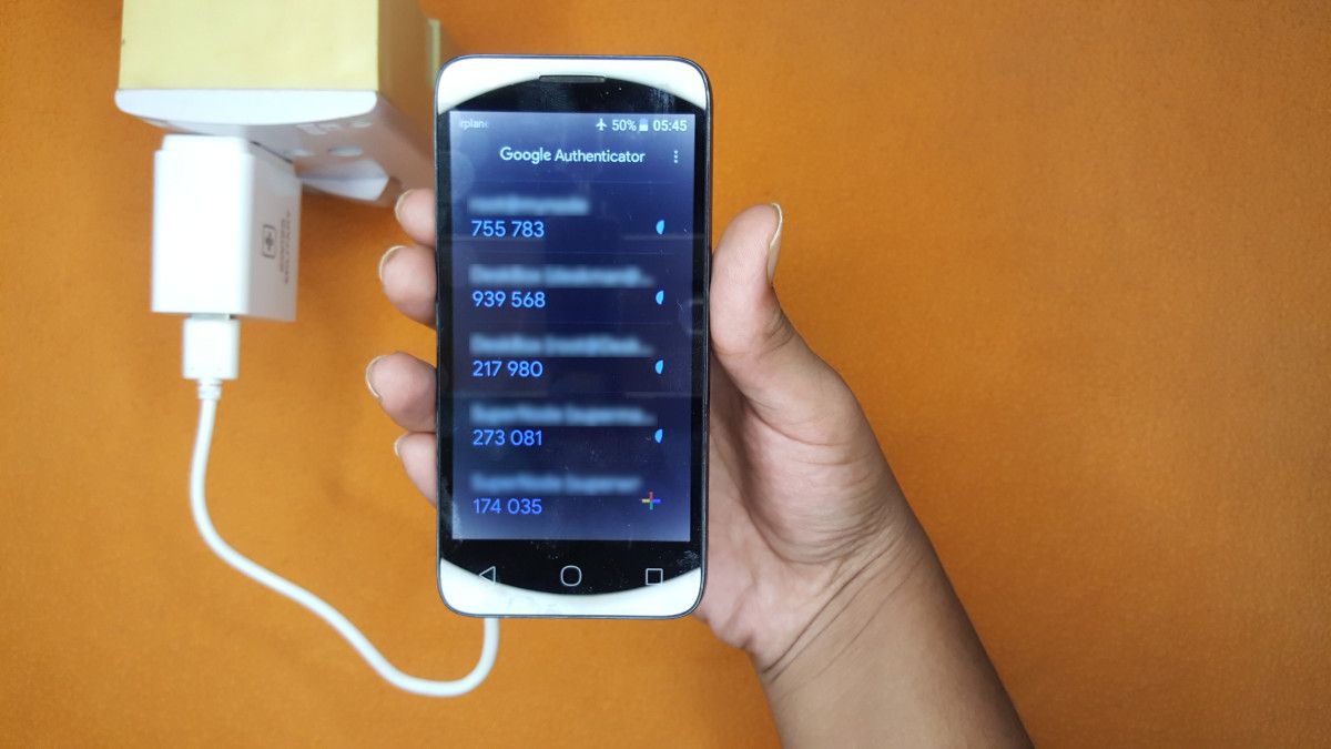 /sv/images/12-Picture-of-a-phone-showing-google-authenticator.jpg