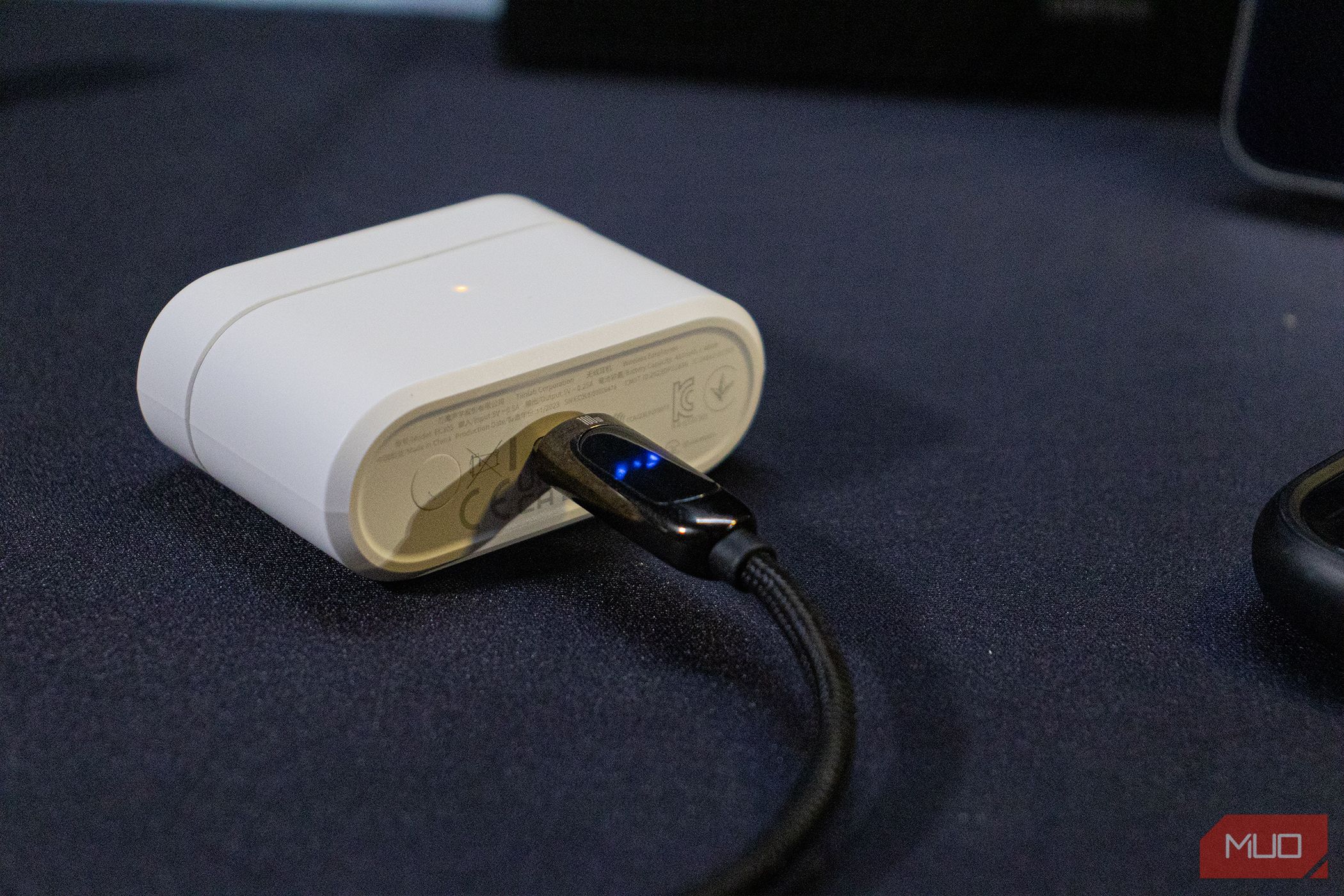 /sv/images/1more-pistonbuds-pro-q30-charging-via-usb-c.jpg